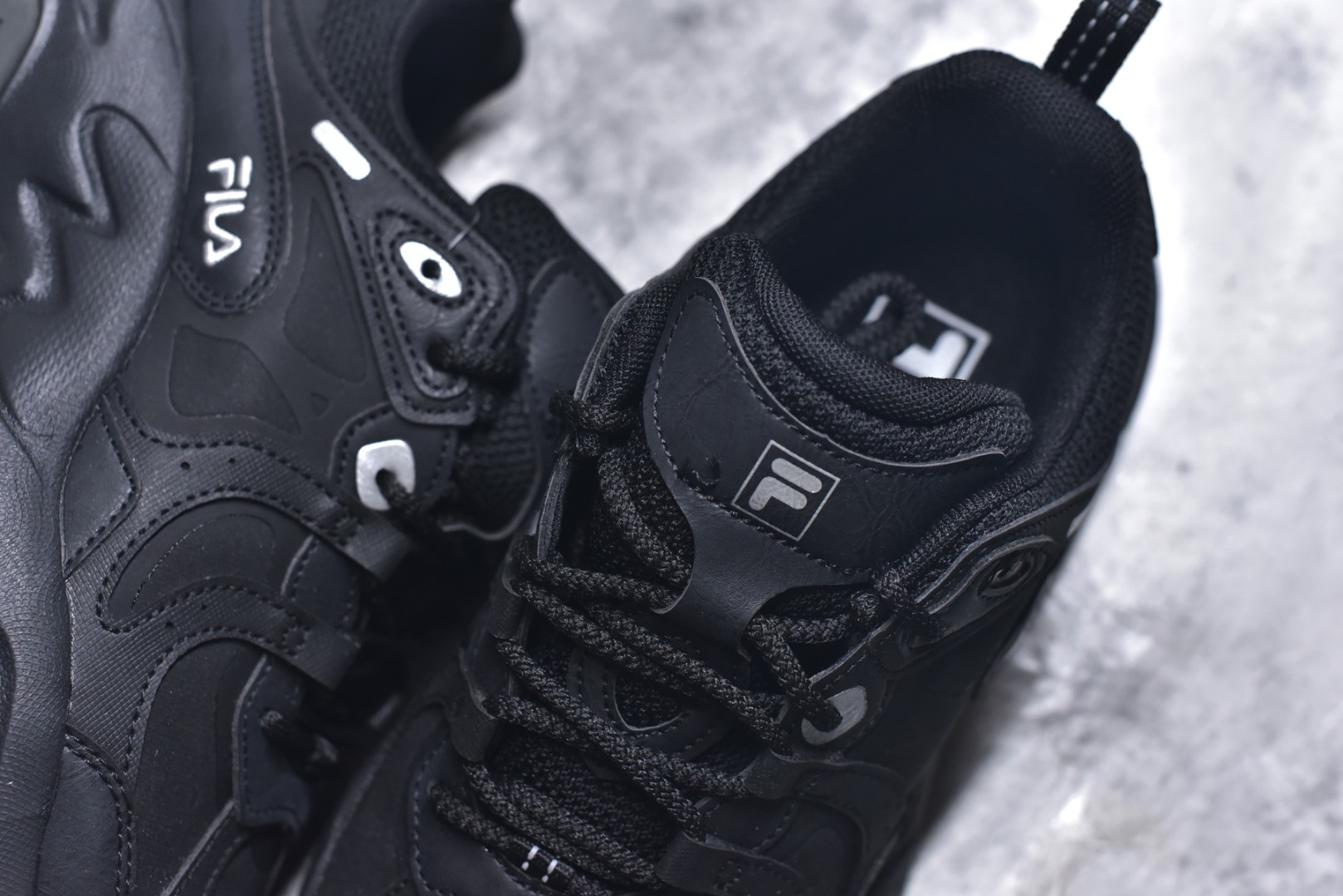 图片[9]-#FILA 斐乐经典百搭休闲防滑减震耐磨低帮运动鞋 传承了 FILA 的百年基因，融入年轻运动及潮流文化，成为引领变革、创新突破的一代。以“1+N” 的跨界合作模式重现经典的同时创造经典。带来最出其不意的跨界合作惊喜。同时，FILAFUSION把FILA 的 DNA 融入到定制体验里，你可以随心制造厲于你的产品。FILA FUSION 的鞋家族涵盖了老爹鞋、跑步鞋、网球鞋、季节款。风格复古新潮，满足了时尚人士出行及各类运动的搭配需求，成为当下年轻人筷拥的鞋类品牌之一。FILA FUSION 走进年轻人的世界，通过年轻人运动，街舞，滑板，篮球，展现 FILA FUSION 的潮流态度和年轻文化。FILA FUSION 认为末来属于引领变革、创新突破的年轻一代，让我们一起构成 FILA 未来的蓝图吧！尺码：35.5 36 36.5 37.5 38 38.5 39 40-选品中心