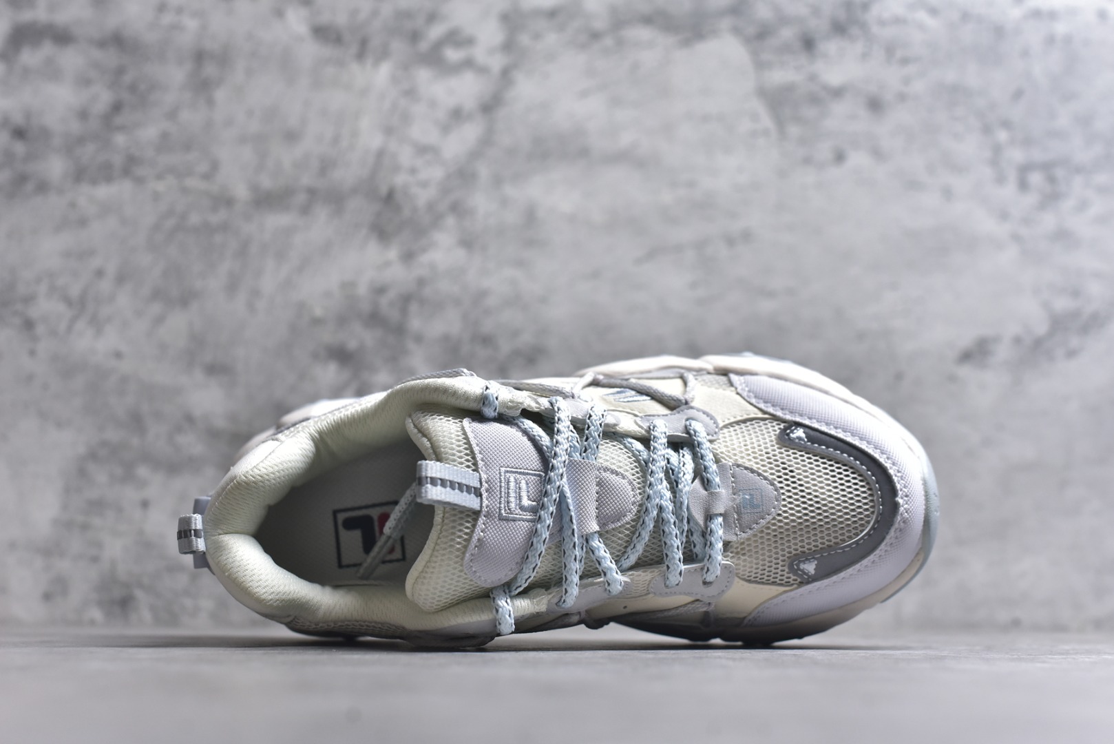 图片[4]-#FILA 斐乐经典百搭休闲防滑减震耐磨低帮运动鞋 传承了 FILA 的百年基因，融入年轻运动及潮流文化，成为引领变革、创新突破的一代。以“1+N” 的跨界合作模式重现经典的同时创造经典。带来最出其不意的跨界合作惊喜。同时，FILAFUSION把FILA 的 DNA 融入到定制体验里，你可以随心制造厲于你的产品。FILA FUSION 的鞋家族涵盖了老爹鞋、跑步鞋、网球鞋、季节款。风格复古新潮，满足了时尚人士出行及各类运动的搭配需求，成为当下年轻人筷拥的鞋类品牌之一。FILA FUSION 走进年轻人的世界，通过年轻人运动，街舞，滑板，篮球，展现 FILA FUSION 的潮流态度和年轻文化。FILA FUSION 认为末来属于引领变革、创新突破的年轻一代，让我们一起构成 FILA 未来的蓝图吧！尺码：35.5 36 36.5 37.5 38 38.5 39 40-选品中心