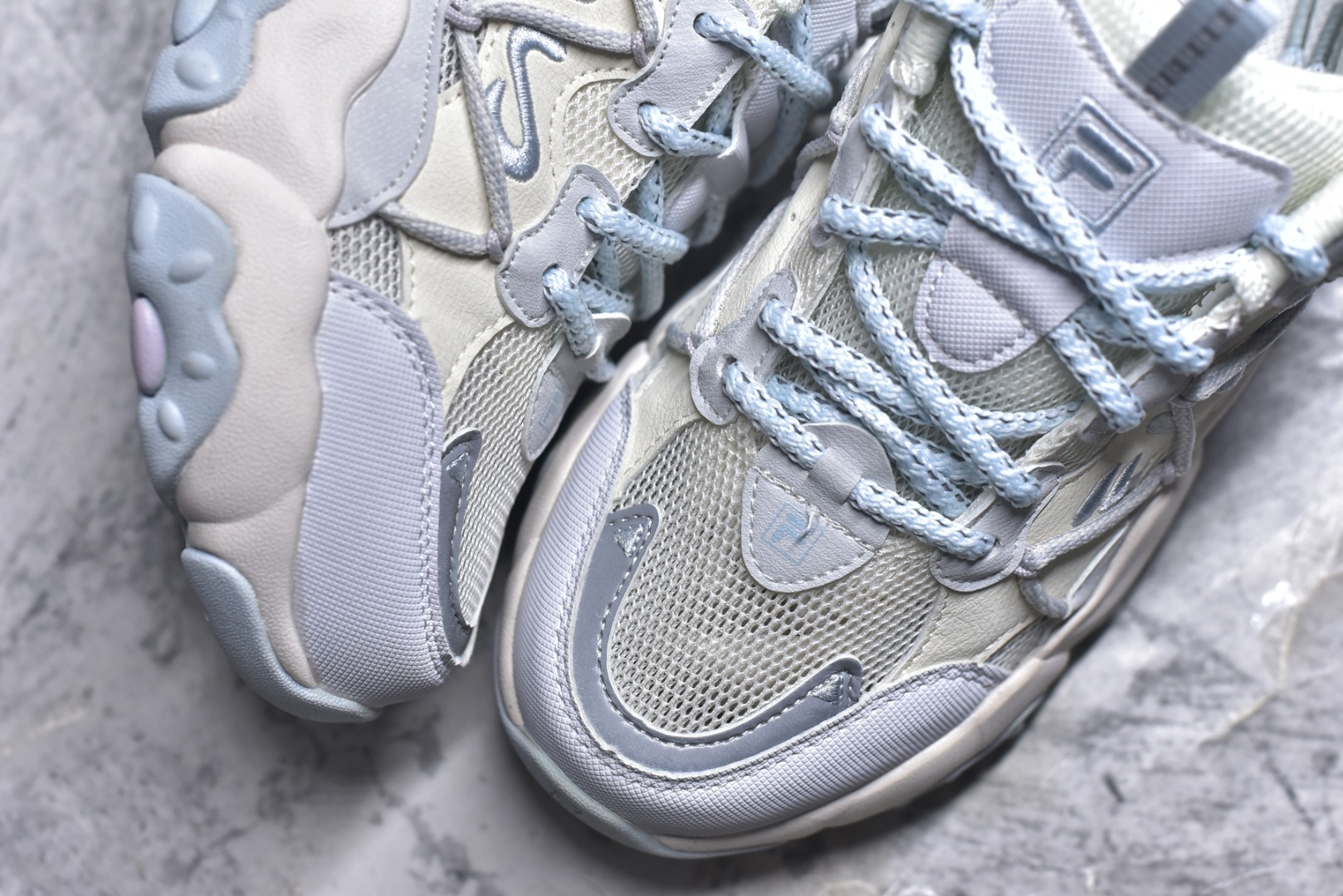 图片[8]-#FILA 斐乐经典百搭休闲防滑减震耐磨低帮运动鞋 传承了 FILA 的百年基因，融入年轻运动及潮流文化，成为引领变革、创新突破的一代。以“1+N” 的跨界合作模式重现经典的同时创造经典。带来最出其不意的跨界合作惊喜。同时，FILAFUSION把FILA 的 DNA 融入到定制体验里，你可以随心制造厲于你的产品。FILA FUSION 的鞋家族涵盖了老爹鞋、跑步鞋、网球鞋、季节款。风格复古新潮，满足了时尚人士出行及各类运动的搭配需求，成为当下年轻人筷拥的鞋类品牌之一。FILA FUSION 走进年轻人的世界，通过年轻人运动，街舞，滑板，篮球，展现 FILA FUSION 的潮流态度和年轻文化。FILA FUSION 认为末来属于引领变革、创新突破的年轻一代，让我们一起构成 FILA 未来的蓝图吧！尺码：35.5 36 36.5 37.5 38 38.5 39 40-选品中心