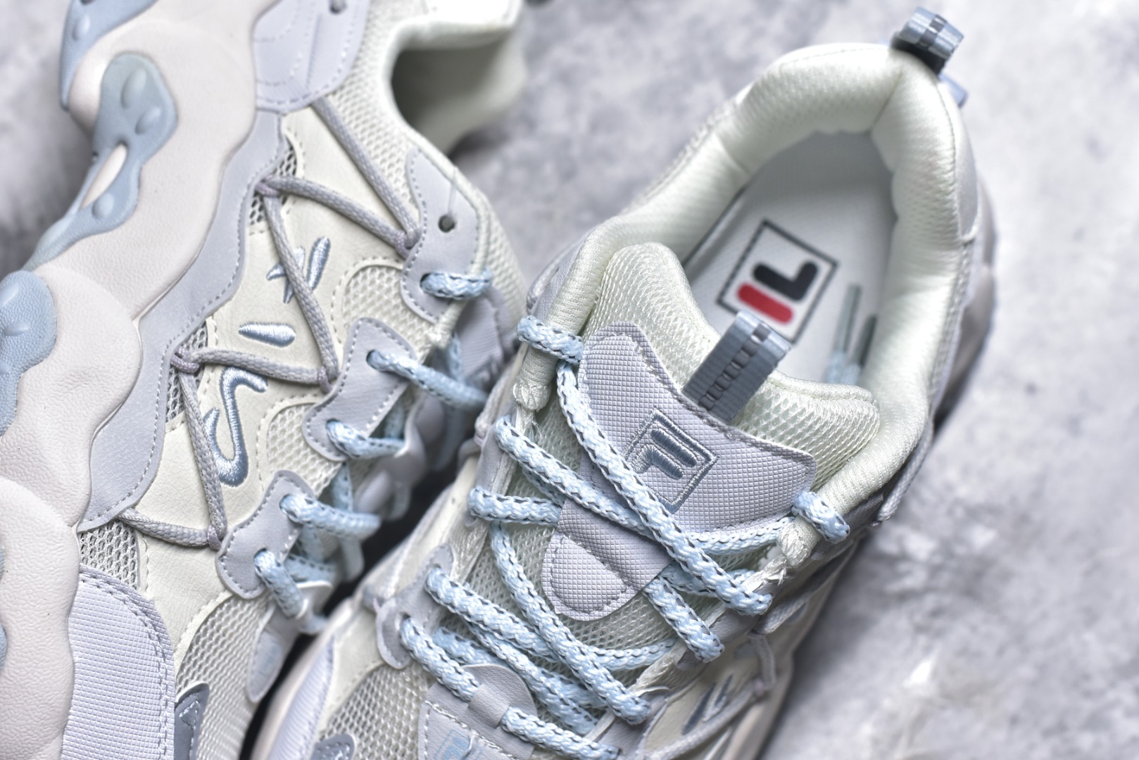 图片[9]-#FILA 斐乐经典百搭休闲防滑减震耐磨低帮运动鞋 传承了 FILA 的百年基因，融入年轻运动及潮流文化，成为引领变革、创新突破的一代。以“1+N” 的跨界合作模式重现经典的同时创造经典。带来最出其不意的跨界合作惊喜。同时，FILAFUSION把FILA 的 DNA 融入到定制体验里，你可以随心制造厲于你的产品。FILA FUSION 的鞋家族涵盖了老爹鞋、跑步鞋、网球鞋、季节款。风格复古新潮，满足了时尚人士出行及各类运动的搭配需求，成为当下年轻人筷拥的鞋类品牌之一。FILA FUSION 走进年轻人的世界，通过年轻人运动，街舞，滑板，篮球，展现 FILA FUSION 的潮流态度和年轻文化。FILA FUSION 认为末来属于引领变革、创新突破的年轻一代，让我们一起构成 FILA 未来的蓝图吧！尺码：35.5 36 36.5 37.5 38 38.5 39 40-选品中心