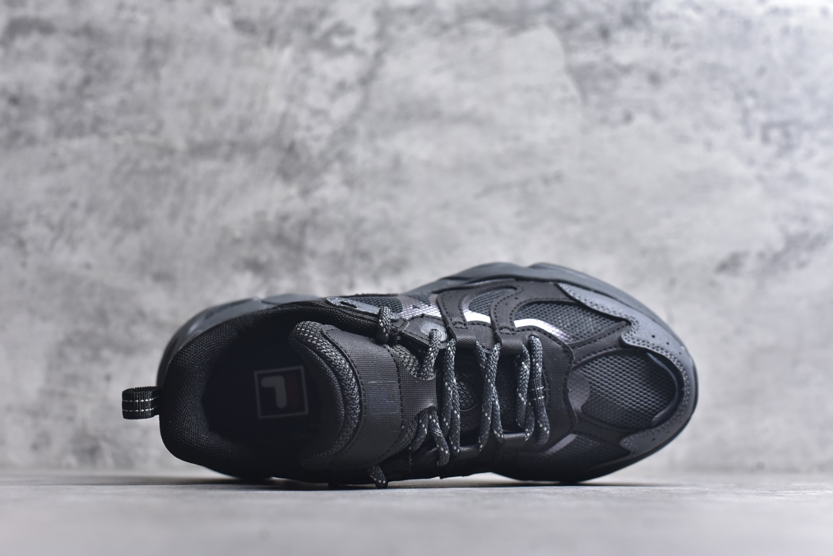 图片[4]-#FILA 斐乐经典百搭休闲防滑减震耐磨低帮运动鞋 传承了 FILA 的百年基因，融入年轻运动及潮流文化，成为引领变革、创新突破的一代。以“1+N” 的跨界合作模式重现经典的同时创造经典。带来最出其不意的跨界合作惊喜。同时，FILAFUSION把FILA 的 DNA 融入到定制体验里，你可以随心制造厲于你的产品。FILA FUSION 的鞋家族涵盖了老爹鞋、跑步鞋、网球鞋、季节款。风格复古新潮，满足了时尚人士出行及各类运动的搭配需求，成为当下年轻人筷拥的鞋类品牌之一。FILA FUSION 走进年轻人的世界，通过年轻人运动，街舞，滑板，篮球，展现 FILA FUSION 的潮流态度和年轻文化。FILA FUSION 认为末来属于引领变革、创新突破的年轻一代，让我们一起构成 FILA 未来的蓝图吧！尺码：35.5 36 36.5 37.5 38 38.5 39 40-选品中心