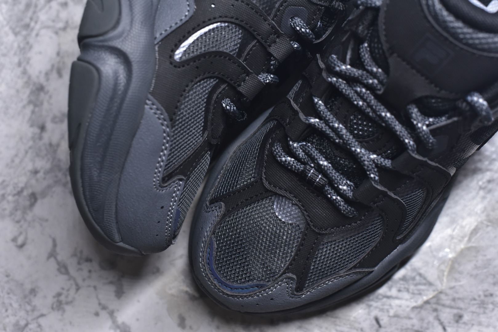 图片[8]-#FILA 斐乐经典百搭休闲防滑减震耐磨低帮运动鞋 传承了 FILA 的百年基因，融入年轻运动及潮流文化，成为引领变革、创新突破的一代。以“1+N” 的跨界合作模式重现经典的同时创造经典。带来最出其不意的跨界合作惊喜。同时，FILAFUSION把FILA 的 DNA 融入到定制体验里，你可以随心制造厲于你的产品。FILA FUSION 的鞋家族涵盖了老爹鞋、跑步鞋、网球鞋、季节款。风格复古新潮，满足了时尚人士出行及各类运动的搭配需求，成为当下年轻人筷拥的鞋类品牌之一。FILA FUSION 走进年轻人的世界，通过年轻人运动，街舞，滑板，篮球，展现 FILA FUSION 的潮流态度和年轻文化。FILA FUSION 认为末来属于引领变革、创新突破的年轻一代，让我们一起构成 FILA 未来的蓝图吧！尺码：35.5 36 36.5 37.5 38 38.5 39 40-选品中心