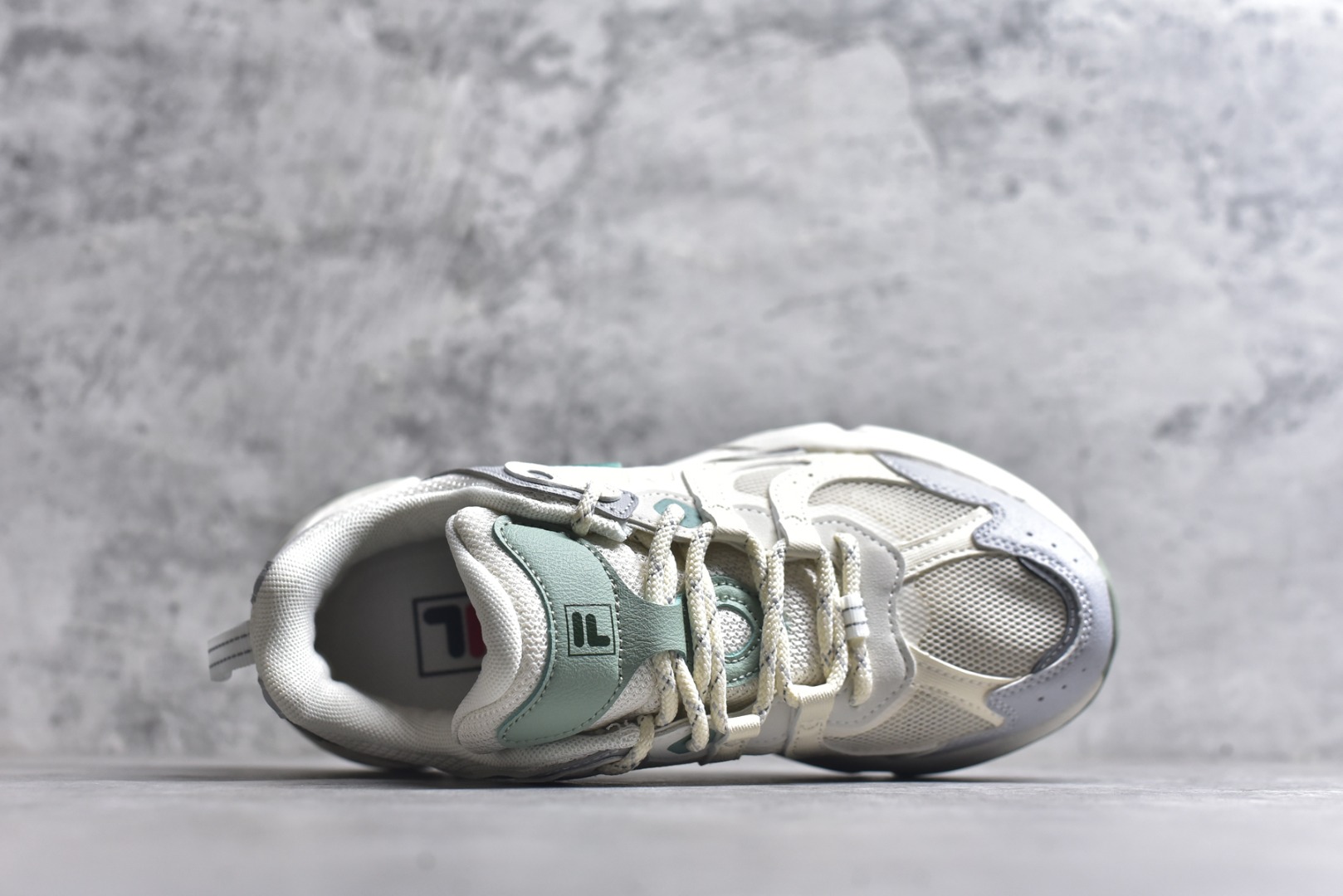 图片[4]-#FILA 斐乐经典百搭休闲防滑减震耐磨低帮运动鞋 传承了 FILA 的百年基因，融入年轻运动及潮流文化，成为引领变革、创新突破的一代。以“1+N” 的跨界合作模式重现经典的同时创造经典。带来最出其不意的跨界合作惊喜。同时，FILAFUSION把FILA 的 DNA 融入到定制体验里，你可以随心制造厲于你的产品。FILA FUSION 的鞋家族涵盖了老爹鞋、跑步鞋、网球鞋、季节款。风格复古新潮，满足了时尚人士出行及各类运动的搭配需求，成为当下年轻人筷拥的鞋类品牌之一。FILA FUSION 走进年轻人的世界，通过年轻人运动，街舞，滑板，篮球，展现 FILA FUSION 的潮流态度和年轻文化。FILA FUSION 认为末来属于引领变革、创新突破的年轻一代，让我们一起构成 FILA 未来的蓝图吧！尺码：35.5 36 36.5 37.5 38 38.5 39 40-选品中心