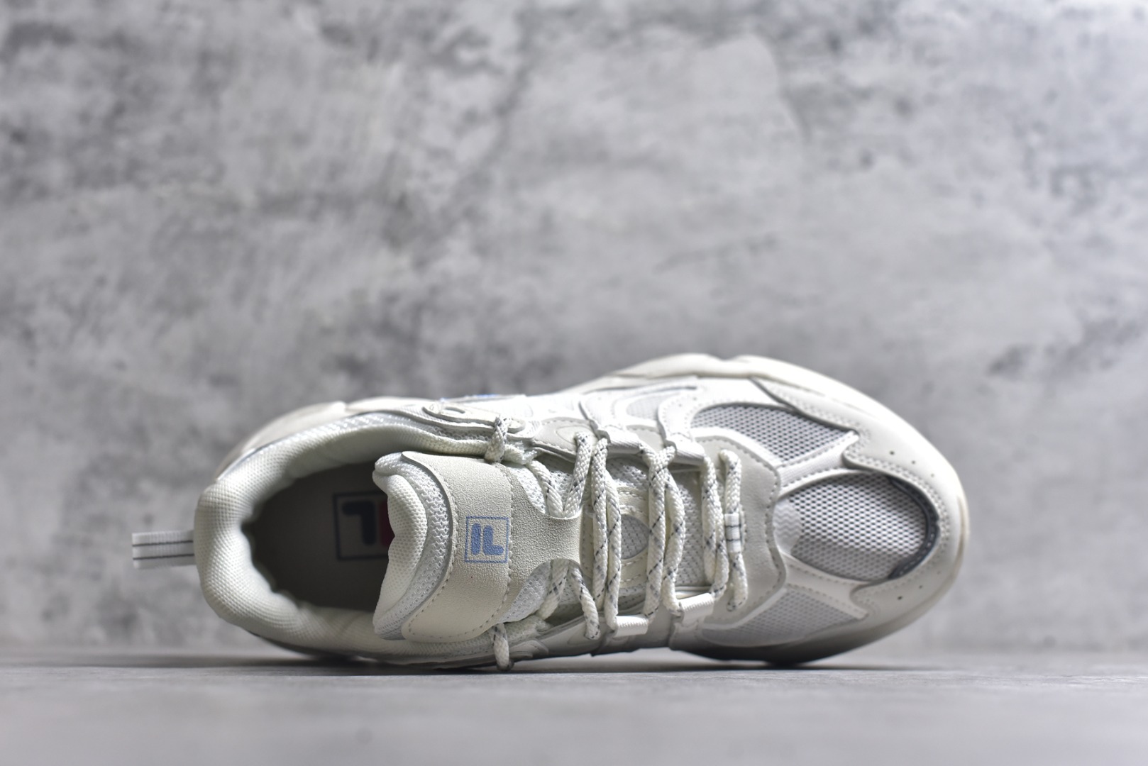 图片[4]-#FILA 斐乐经典百搭休闲防滑减震耐磨低帮运动鞋 传承了 FILA 的百年基因，融入年轻运动及潮流文化，成为引领变革、创新突破的一代。以“1+N” 的跨界合作模式重现经典的同时创造经典。带来最出其不意的跨界合作惊喜。同时，FILAFUSION把FILA 的 DNA 融入到定制体验里，你可以随心制造厲于你的产品。FILA FUSION 的鞋家族涵盖了老爹鞋、跑步鞋、网球鞋、季节款。风格复古新潮，满足了时尚人士出行及各类运动的搭配需求，成为当下年轻人筷拥的鞋类品牌之一。FILA FUSION 走进年轻人的世界，通过年轻人运动，街舞，滑板，篮球，展现 FILA FUSION 的潮流态度和年轻文化。FILA FUSION 认为末来属于引领变革、创新突破的年轻一代，让我们一起构成 FILA 未来的蓝图吧！尺码：35.5 36 36.5 37.5 38 38.5 39 40-选品中心