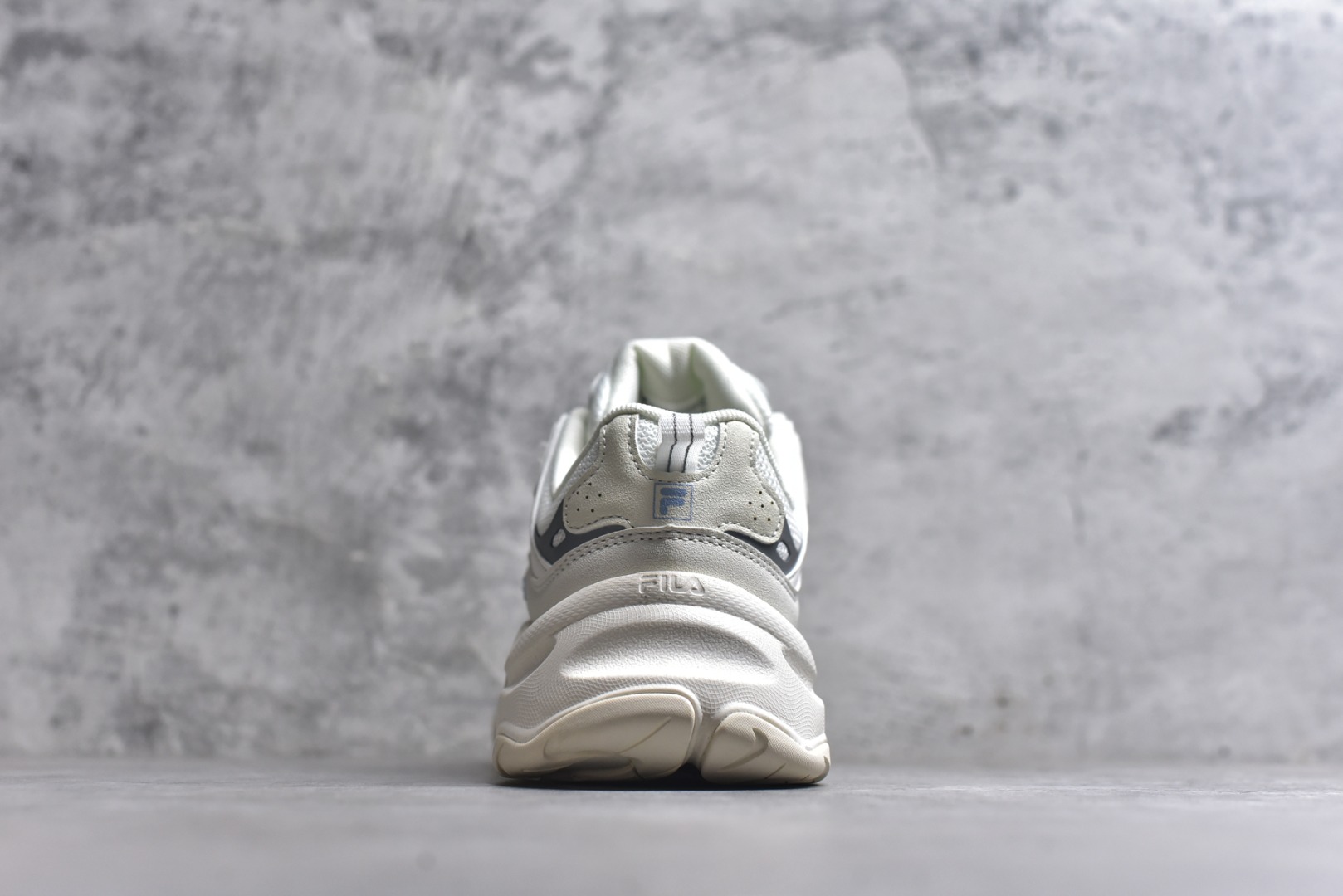 图片[5]-#FILA 斐乐经典百搭休闲防滑减震耐磨低帮运动鞋 传承了 FILA 的百年基因，融入年轻运动及潮流文化，成为引领变革、创新突破的一代。以“1+N” 的跨界合作模式重现经典的同时创造经典。带来最出其不意的跨界合作惊喜。同时，FILAFUSION把FILA 的 DNA 融入到定制体验里，你可以随心制造厲于你的产品。FILA FUSION 的鞋家族涵盖了老爹鞋、跑步鞋、网球鞋、季节款。风格复古新潮，满足了时尚人士出行及各类运动的搭配需求，成为当下年轻人筷拥的鞋类品牌之一。FILA FUSION 走进年轻人的世界，通过年轻人运动，街舞，滑板，篮球，展现 FILA FUSION 的潮流态度和年轻文化。FILA FUSION 认为末来属于引领变革、创新突破的年轻一代，让我们一起构成 FILA 未来的蓝图吧！尺码：35.5 36 36.5 37.5 38 38.5 39 40-选品中心