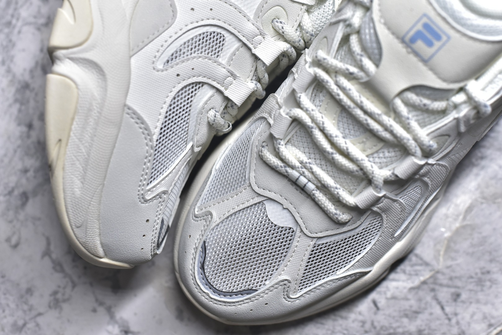 图片[8]-#FILA 斐乐经典百搭休闲防滑减震耐磨低帮运动鞋 传承了 FILA 的百年基因，融入年轻运动及潮流文化，成为引领变革、创新突破的一代。以“1+N” 的跨界合作模式重现经典的同时创造经典。带来最出其不意的跨界合作惊喜。同时，FILAFUSION把FILA 的 DNA 融入到定制体验里，你可以随心制造厲于你的产品。FILA FUSION 的鞋家族涵盖了老爹鞋、跑步鞋、网球鞋、季节款。风格复古新潮，满足了时尚人士出行及各类运动的搭配需求，成为当下年轻人筷拥的鞋类品牌之一。FILA FUSION 走进年轻人的世界，通过年轻人运动，街舞，滑板，篮球，展现 FILA FUSION 的潮流态度和年轻文化。FILA FUSION 认为末来属于引领变革、创新突破的年轻一代，让我们一起构成 FILA 未来的蓝图吧！尺码：35.5 36 36.5 37.5 38 38.5 39 40-选品中心