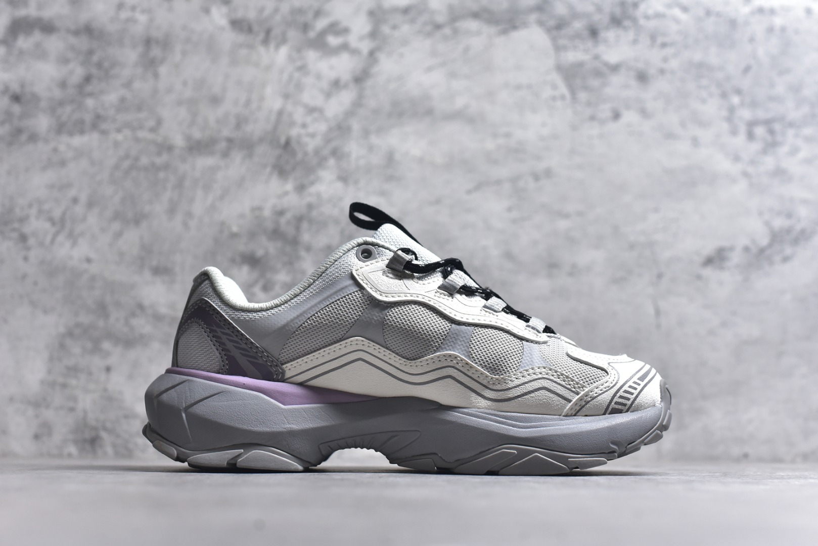 图片[3]-#FILA 斐乐经典百搭休闲防滑减震耐磨低帮运动鞋 传承了 FILA 的百年基因，融入年轻运动及潮流文化，成为引领变革、创新突破的一代。以“1+N” 的跨界合作模式重现经典的同时创造经典。带来最出其不意的跨界合作惊喜。同时，FILAFUSION把FILA 的 DNA 融入到定制体验里，你可以随心制造厲于你的产品。FILA FUSION 的鞋家族涵盖了老爹鞋、跑步鞋、网球鞋、季节款。风格复古新潮，满足了时尚人士出行及各类运动的搭配需求，成为当下年轻人筷拥的鞋类品牌之一。FILA FUSION 走进年轻人的世界，通过年轻人运动，街舞，滑板，篮球，展现 FILA FUSION 的潮流态度和年轻文化。FILA FUSION 认为末来属于引领变革、创新突破的年轻一代，让我们一起构成 FILA 未来的蓝图吧！尺码：35.5 36 36.5 37.5 38 38.5 39 40-选品中心