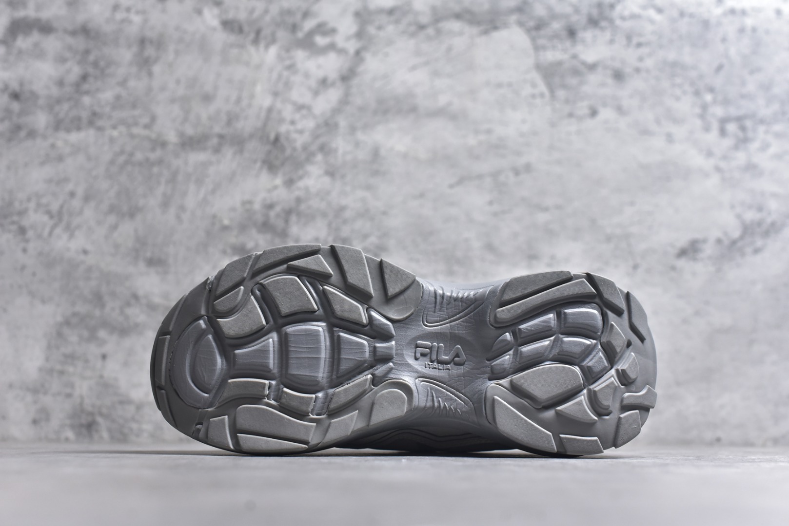 图片[6]-#FILA 斐乐经典百搭休闲防滑减震耐磨低帮运动鞋 传承了 FILA 的百年基因，融入年轻运动及潮流文化，成为引领变革、创新突破的一代。以“1+N” 的跨界合作模式重现经典的同时创造经典。带来最出其不意的跨界合作惊喜。同时，FILAFUSION把FILA 的 DNA 融入到定制体验里，你可以随心制造厲于你的产品。FILA FUSION 的鞋家族涵盖了老爹鞋、跑步鞋、网球鞋、季节款。风格复古新潮，满足了时尚人士出行及各类运动的搭配需求，成为当下年轻人筷拥的鞋类品牌之一。FILA FUSION 走进年轻人的世界，通过年轻人运动，街舞，滑板，篮球，展现 FILA FUSION 的潮流态度和年轻文化。FILA FUSION 认为末来属于引领变革、创新突破的年轻一代，让我们一起构成 FILA 未来的蓝图吧！尺码：35.5 36 36.5 37.5 38 38.5 39 40-选品中心