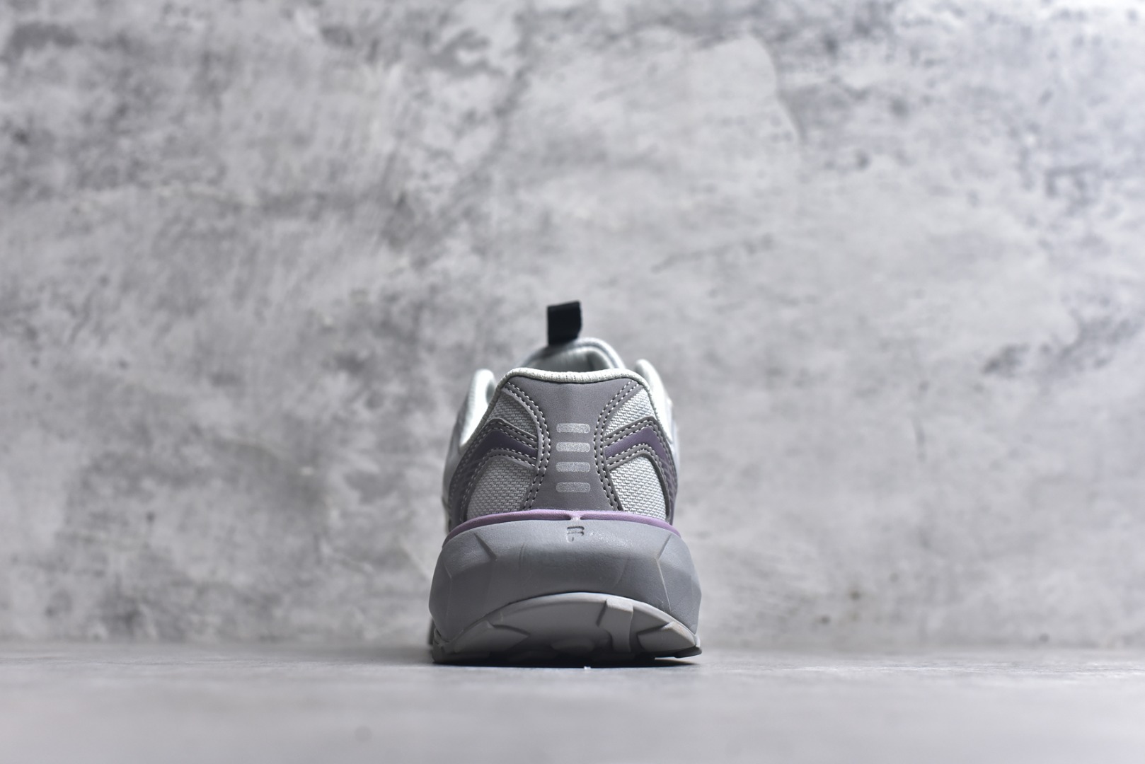 图片[5]-#FILA 斐乐经典百搭休闲防滑减震耐磨低帮运动鞋 传承了 FILA 的百年基因，融入年轻运动及潮流文化，成为引领变革、创新突破的一代。以“1+N” 的跨界合作模式重现经典的同时创造经典。带来最出其不意的跨界合作惊喜。同时，FILAFUSION把FILA 的 DNA 融入到定制体验里，你可以随心制造厲于你的产品。FILA FUSION 的鞋家族涵盖了老爹鞋、跑步鞋、网球鞋、季节款。风格复古新潮，满足了时尚人士出行及各类运动的搭配需求，成为当下年轻人筷拥的鞋类品牌之一。FILA FUSION 走进年轻人的世界，通过年轻人运动，街舞，滑板，篮球，展现 FILA FUSION 的潮流态度和年轻文化。FILA FUSION 认为末来属于引领变革、创新突破的年轻一代，让我们一起构成 FILA 未来的蓝图吧！尺码：35.5 36 36.5 37.5 38 38.5 39 40-选品中心