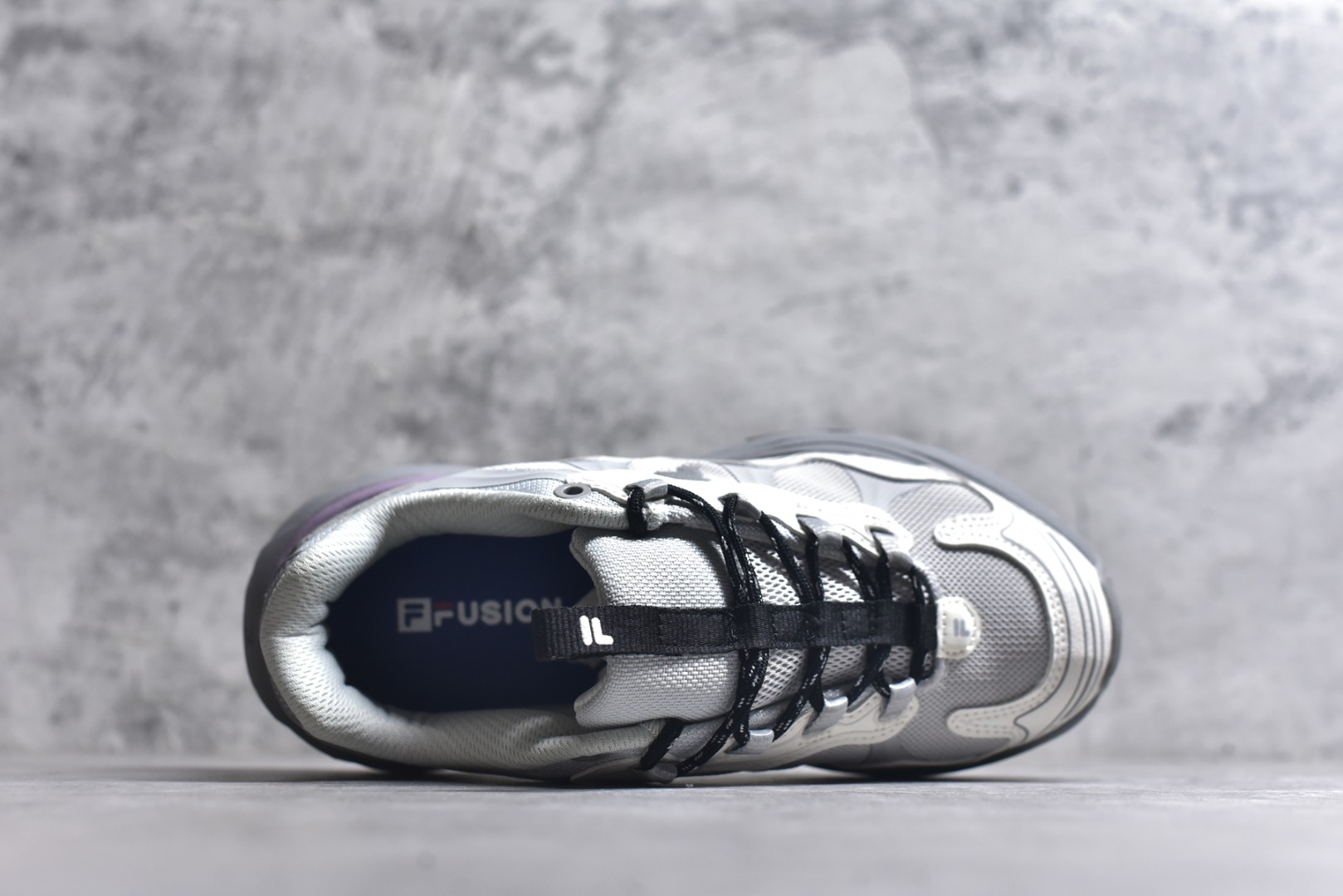 图片[4]-#FILA 斐乐经典百搭休闲防滑减震耐磨低帮运动鞋 传承了 FILA 的百年基因，融入年轻运动及潮流文化，成为引领变革、创新突破的一代。以“1+N” 的跨界合作模式重现经典的同时创造经典。带来最出其不意的跨界合作惊喜。同时，FILAFUSION把FILA 的 DNA 融入到定制体验里，你可以随心制造厲于你的产品。FILA FUSION 的鞋家族涵盖了老爹鞋、跑步鞋、网球鞋、季节款。风格复古新潮，满足了时尚人士出行及各类运动的搭配需求，成为当下年轻人筷拥的鞋类品牌之一。FILA FUSION 走进年轻人的世界，通过年轻人运动，街舞，滑板，篮球，展现 FILA FUSION 的潮流态度和年轻文化。FILA FUSION 认为末来属于引领变革、创新突破的年轻一代，让我们一起构成 FILA 未来的蓝图吧！尺码：35.5 36 36.5 37.5 38 38.5 39 40-选品中心