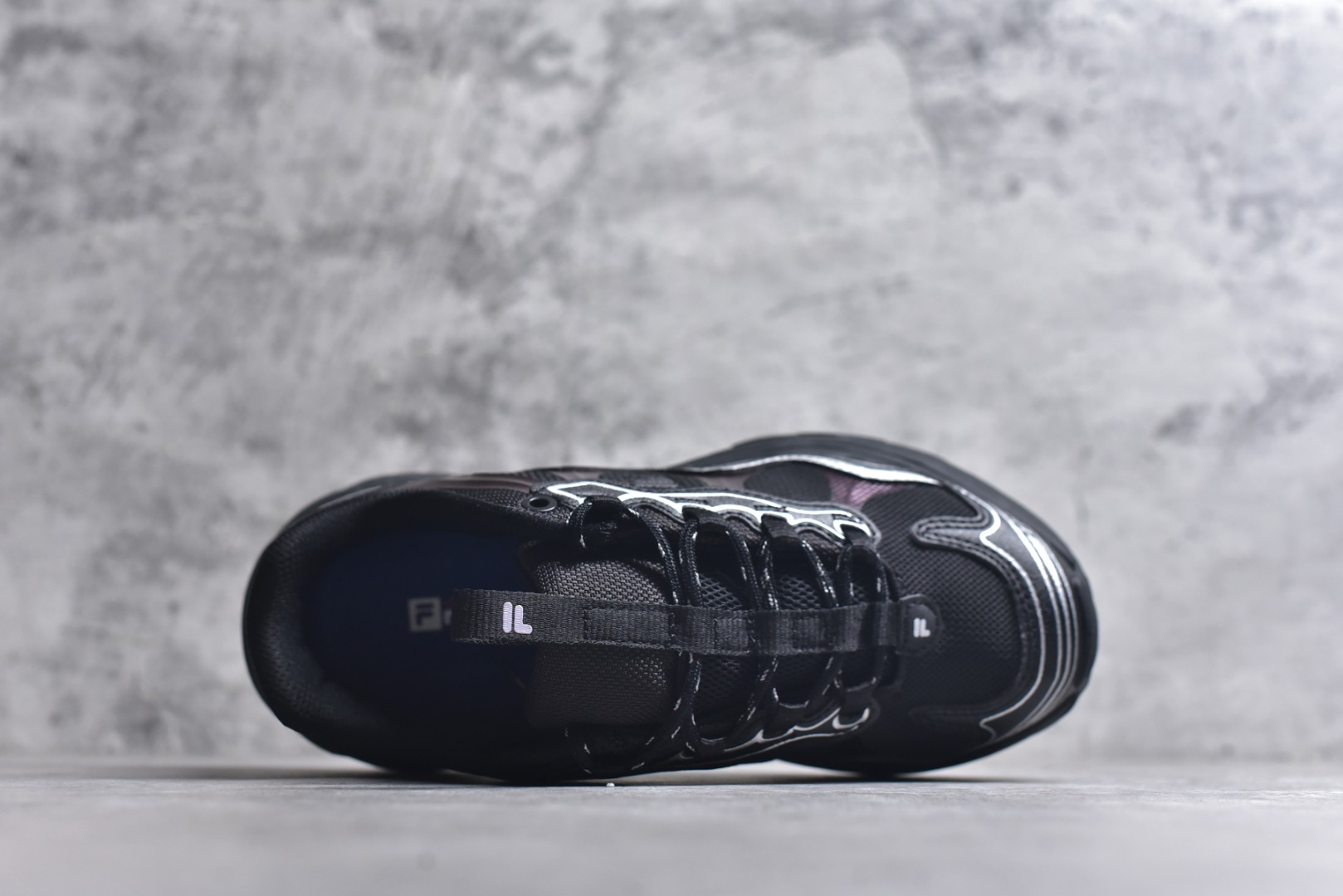 图片[4]-#FILA 斐乐经典百搭休闲防滑减震耐磨低帮运动鞋 传承了 FILA 的百年基因，融入年轻运动及潮流文化，成为引领变革、创新突破的一代。以“1+N” 的跨界合作模式重现经典的同时创造经典。带来最出其不意的跨界合作惊喜。同时，FILAFUSION把FILA 的 DNA 融入到定制体验里，你可以随心制造厲于你的产品。FILA FUSION 的鞋家族涵盖了老爹鞋、跑步鞋、网球鞋、季节款。风格复古新潮，满足了时尚人士出行及各类运动的搭配需求，成为当下年轻人筷拥的鞋类品牌之一。FILA FUSION 走进年轻人的世界，通过年轻人运动，街舞，滑板，篮球，展现 FILA FUSION 的潮流态度和年轻文化。FILA FUSION 认为末来属于引领变革、创新突破的年轻一代，让我们一起构成 FILA 未来的蓝图吧！尺码：35.5 36 36.5 37.5 38 38.5 39 40-选品中心