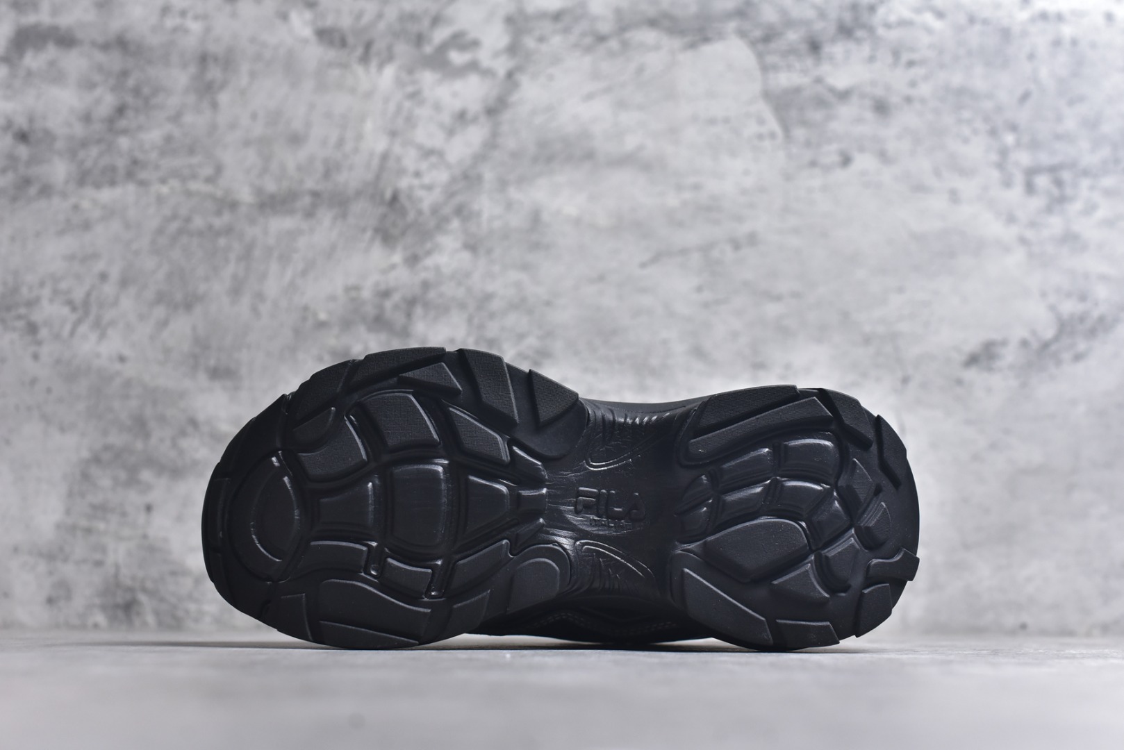 图片[6]-#FILA 斐乐经典百搭休闲防滑减震耐磨低帮运动鞋 传承了 FILA 的百年基因，融入年轻运动及潮流文化，成为引领变革、创新突破的一代。以“1+N” 的跨界合作模式重现经典的同时创造经典。带来最出其不意的跨界合作惊喜。同时，FILAFUSION把FILA 的 DNA 融入到定制体验里，你可以随心制造厲于你的产品。FILA FUSION 的鞋家族涵盖了老爹鞋、跑步鞋、网球鞋、季节款。风格复古新潮，满足了时尚人士出行及各类运动的搭配需求，成为当下年轻人筷拥的鞋类品牌之一。FILA FUSION 走进年轻人的世界，通过年轻人运动，街舞，滑板，篮球，展现 FILA FUSION 的潮流态度和年轻文化。FILA FUSION 认为末来属于引领变革、创新突破的年轻一代，让我们一起构成 FILA 未来的蓝图吧！尺码：35.5 36 36.5 37.5 38 38.5 39 40-选品中心