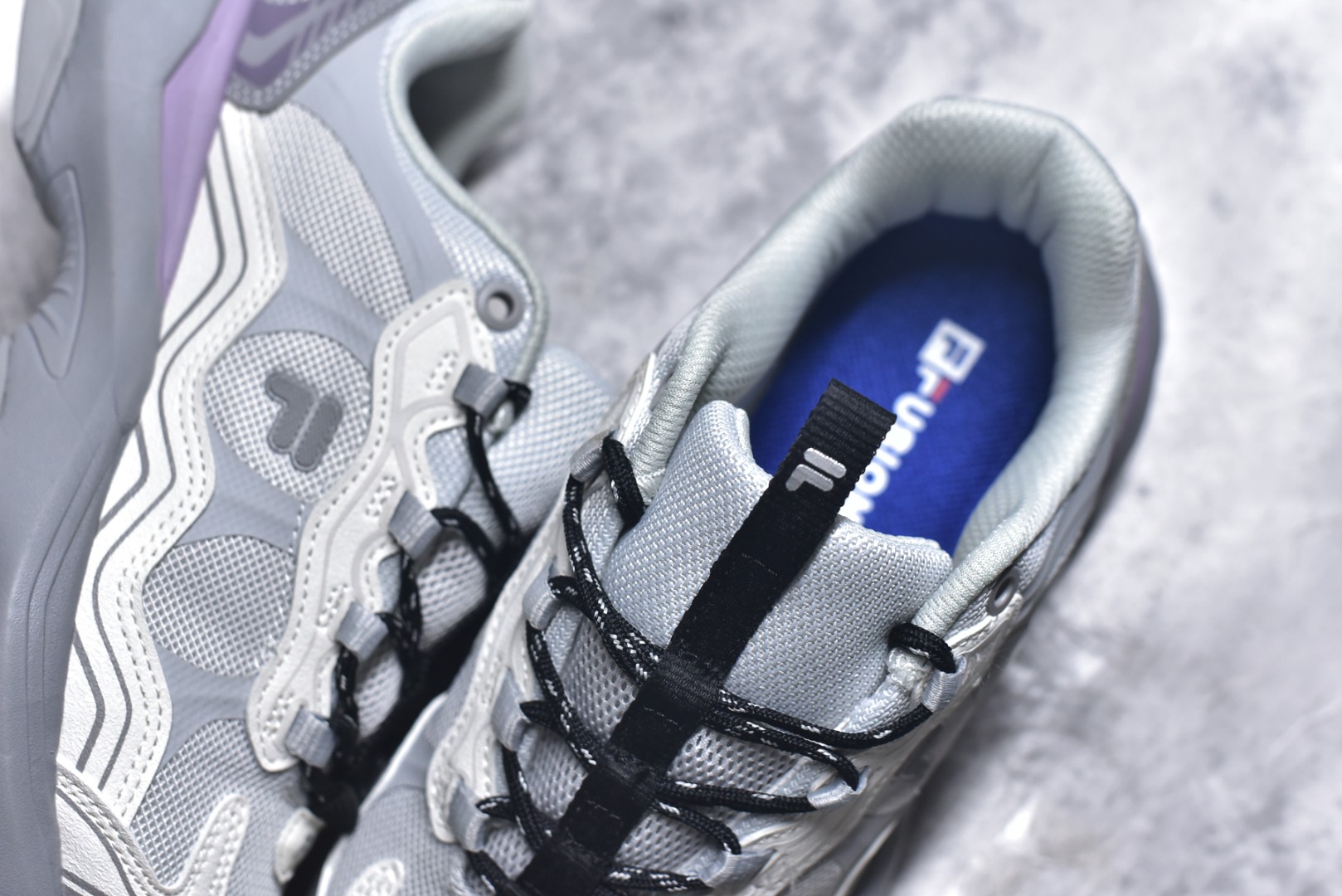 图片[9]-#FILA 斐乐经典百搭休闲防滑减震耐磨低帮运动鞋 传承了 FILA 的百年基因，融入年轻运动及潮流文化，成为引领变革、创新突破的一代。以“1+N” 的跨界合作模式重现经典的同时创造经典。带来最出其不意的跨界合作惊喜。同时，FILAFUSION把FILA 的 DNA 融入到定制体验里，你可以随心制造厲于你的产品。FILA FUSION 的鞋家族涵盖了老爹鞋、跑步鞋、网球鞋、季节款。风格复古新潮，满足了时尚人士出行及各类运动的搭配需求，成为当下年轻人筷拥的鞋类品牌之一。FILA FUSION 走进年轻人的世界，通过年轻人运动，街舞，滑板，篮球，展现 FILA FUSION 的潮流态度和年轻文化。FILA FUSION 认为末来属于引领变革、创新突破的年轻一代，让我们一起构成 FILA 未来的蓝图吧！尺码：35.5 36 36.5 37.5 38 38.5 39 40-选品中心