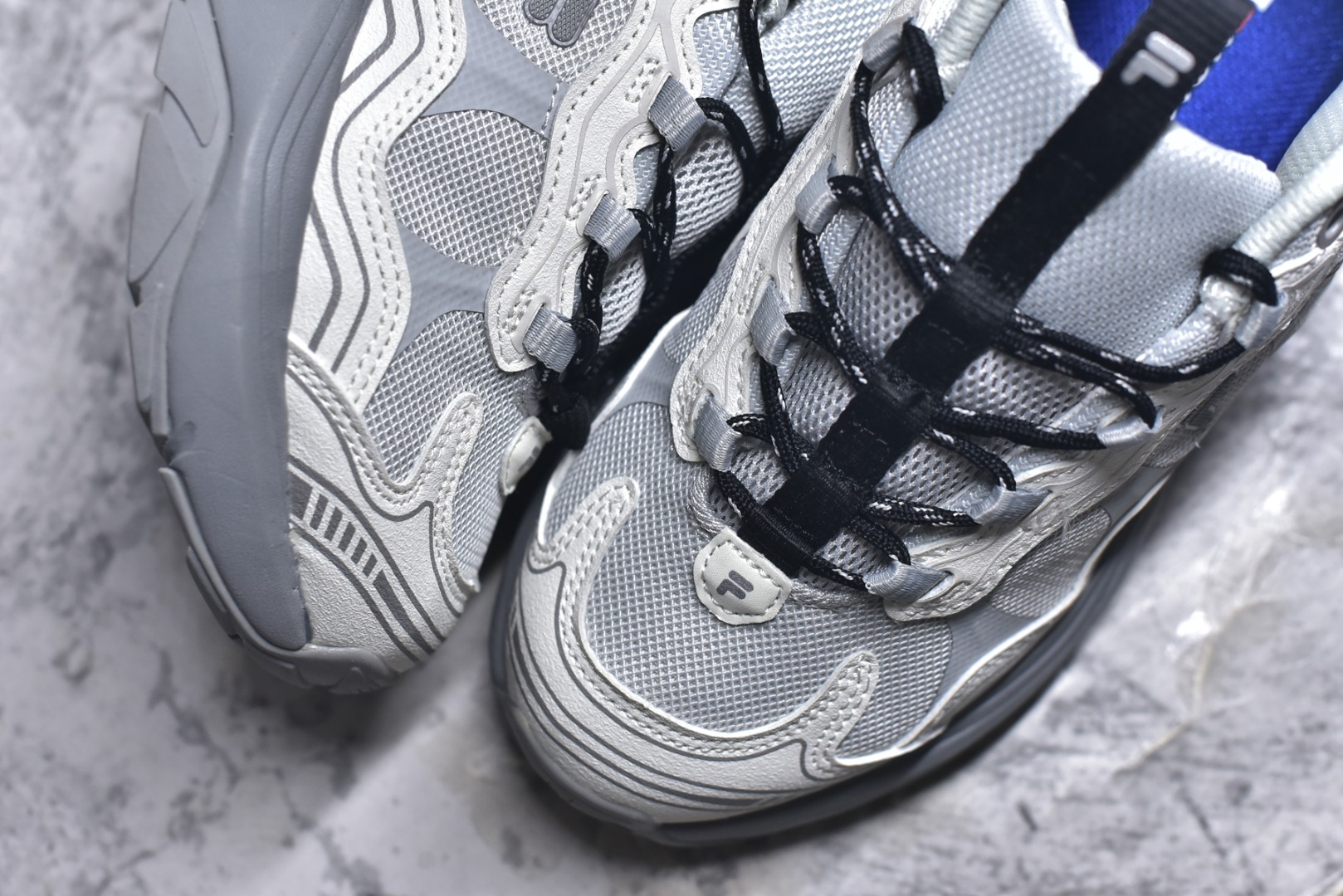 图片[8]-#FILA 斐乐经典百搭休闲防滑减震耐磨低帮运动鞋 传承了 FILA 的百年基因，融入年轻运动及潮流文化，成为引领变革、创新突破的一代。以“1+N” 的跨界合作模式重现经典的同时创造经典。带来最出其不意的跨界合作惊喜。同时，FILAFUSION把FILA 的 DNA 融入到定制体验里，你可以随心制造厲于你的产品。FILA FUSION 的鞋家族涵盖了老爹鞋、跑步鞋、网球鞋、季节款。风格复古新潮，满足了时尚人士出行及各类运动的搭配需求，成为当下年轻人筷拥的鞋类品牌之一。FILA FUSION 走进年轻人的世界，通过年轻人运动，街舞，滑板，篮球，展现 FILA FUSION 的潮流态度和年轻文化。FILA FUSION 认为末来属于引领变革、创新突破的年轻一代，让我们一起构成 FILA 未来的蓝图吧！尺码：35.5 36 36.5 37.5 38 38.5 39 40-选品中心