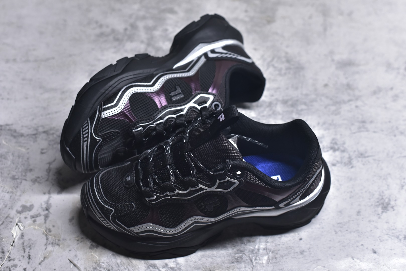 图片[7]-#FILA 斐乐经典百搭休闲防滑减震耐磨低帮运动鞋 传承了 FILA 的百年基因，融入年轻运动及潮流文化，成为引领变革、创新突破的一代。以“1+N” 的跨界合作模式重现经典的同时创造经典。带来最出其不意的跨界合作惊喜。同时，FILAFUSION把FILA 的 DNA 融入到定制体验里，你可以随心制造厲于你的产品。FILA FUSION 的鞋家族涵盖了老爹鞋、跑步鞋、网球鞋、季节款。风格复古新潮，满足了时尚人士出行及各类运动的搭配需求，成为当下年轻人筷拥的鞋类品牌之一。FILA FUSION 走进年轻人的世界，通过年轻人运动，街舞，滑板，篮球，展现 FILA FUSION 的潮流态度和年轻文化。FILA FUSION 认为末来属于引领变革、创新突破的年轻一代，让我们一起构成 FILA 未来的蓝图吧！尺码：35.5 36 36.5 37.5 38 38.5 39 40-选品中心