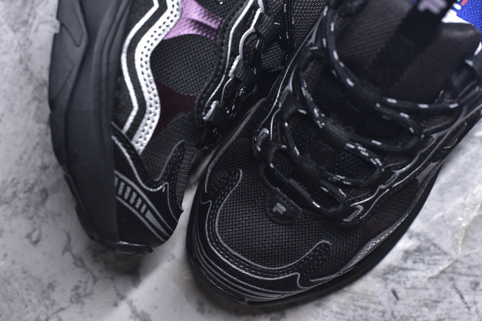 图片[8]-#FILA 斐乐经典百搭休闲防滑减震耐磨低帮运动鞋 传承了 FILA 的百年基因，融入年轻运动及潮流文化，成为引领变革、创新突破的一代。以“1+N” 的跨界合作模式重现经典的同时创造经典。带来最出其不意的跨界合作惊喜。同时，FILAFUSION把FILA 的 DNA 融入到定制体验里，你可以随心制造厲于你的产品。FILA FUSION 的鞋家族涵盖了老爹鞋、跑步鞋、网球鞋、季节款。风格复古新潮，满足了时尚人士出行及各类运动的搭配需求，成为当下年轻人筷拥的鞋类品牌之一。FILA FUSION 走进年轻人的世界，通过年轻人运动，街舞，滑板，篮球，展现 FILA FUSION 的潮流态度和年轻文化。FILA FUSION 认为末来属于引领变革、创新突破的年轻一代，让我们一起构成 FILA 未来的蓝图吧！尺码：35.5 36 36.5 37.5 38 38.5 39 40-选品中心