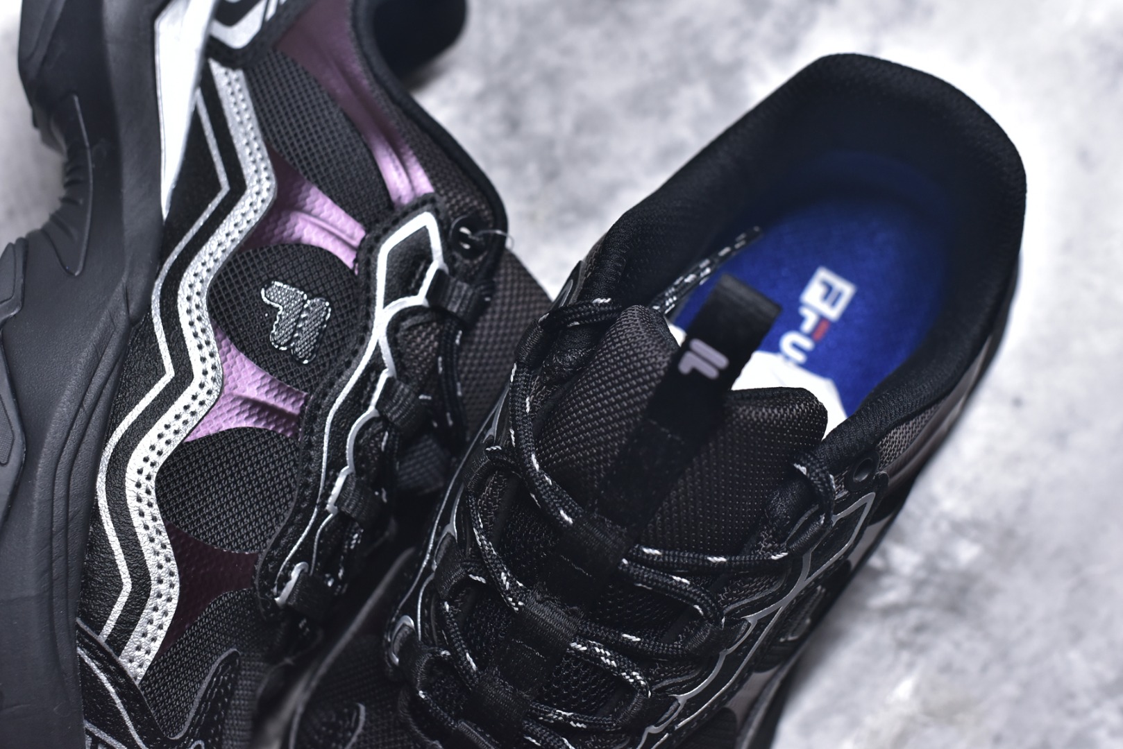 图片[9]-#FILA 斐乐经典百搭休闲防滑减震耐磨低帮运动鞋 传承了 FILA 的百年基因，融入年轻运动及潮流文化，成为引领变革、创新突破的一代。以“1+N” 的跨界合作模式重现经典的同时创造经典。带来最出其不意的跨界合作惊喜。同时，FILAFUSION把FILA 的 DNA 融入到定制体验里，你可以随心制造厲于你的产品。FILA FUSION 的鞋家族涵盖了老爹鞋、跑步鞋、网球鞋、季节款。风格复古新潮，满足了时尚人士出行及各类运动的搭配需求，成为当下年轻人筷拥的鞋类品牌之一。FILA FUSION 走进年轻人的世界，通过年轻人运动，街舞，滑板，篮球，展现 FILA FUSION 的潮流态度和年轻文化。FILA FUSION 认为末来属于引领变革、创新突破的年轻一代，让我们一起构成 FILA 未来的蓝图吧！尺码：35.5 36 36.5 37.5 38 38.5 39 40-选品中心