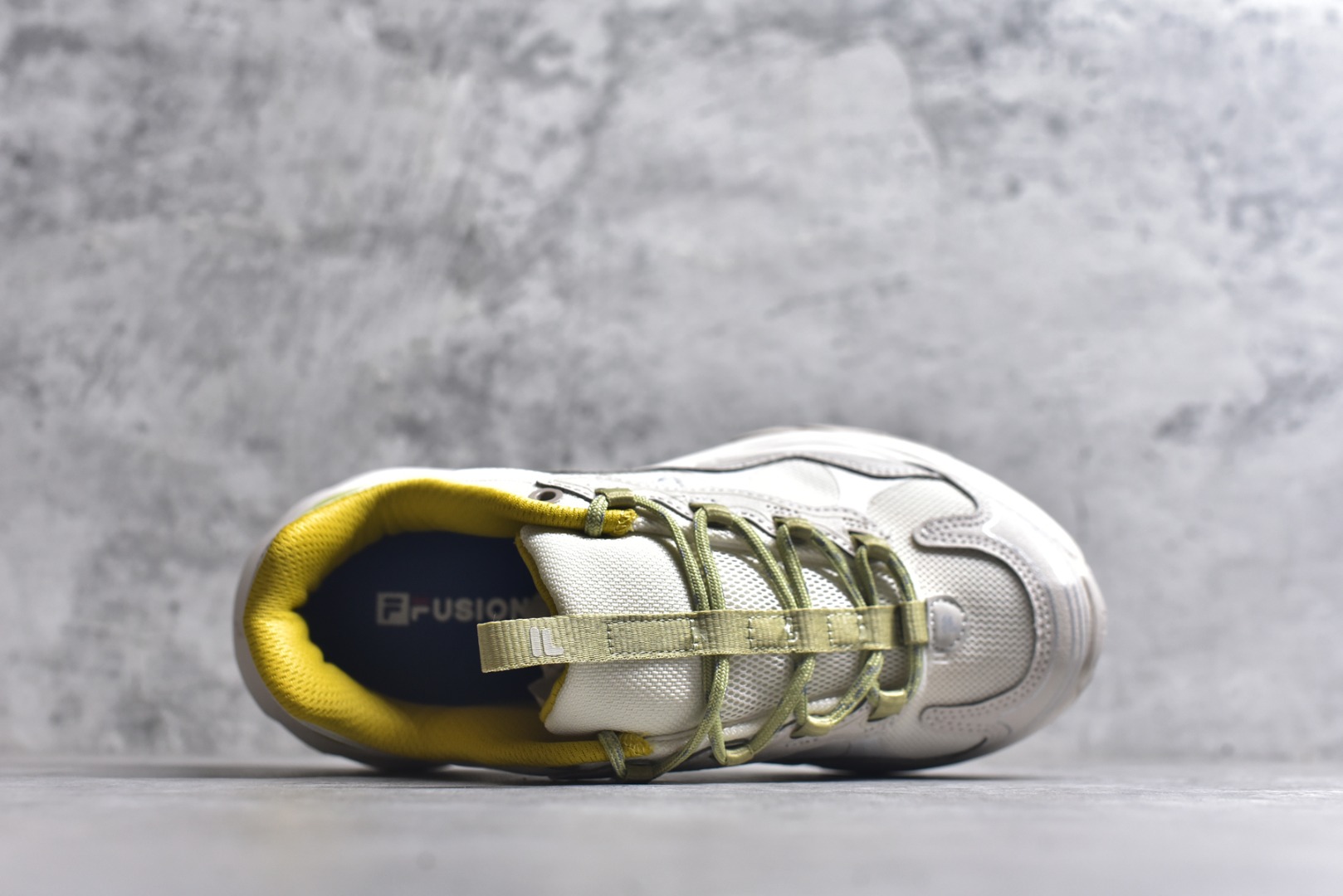 图片[4]-#FILA 斐乐经典百搭休闲防滑减震耐磨低帮运动鞋 传承了 FILA 的百年基因，融入年轻运动及潮流文化，成为引领变革、创新突破的一代。以“1+N” 的跨界合作模式重现经典的同时创造经典。带来最出其不意的跨界合作惊喜。同时，FILAFUSION把FILA 的 DNA 融入到定制体验里，你可以随心制造厲于你的产品。FILA FUSION 的鞋家族涵盖了老爹鞋、跑步鞋、网球鞋、季节款。风格复古新潮，满足了时尚人士出行及各类运动的搭配需求，成为当下年轻人筷拥的鞋类品牌之一。FILA FUSION 走进年轻人的世界，通过年轻人运动，街舞，滑板，篮球，展现 FILA FUSION 的潮流态度和年轻文化。FILA FUSION 认为末来属于引领变革、创新突破的年轻一代，让我们一起构成 FILA 未来的蓝图吧！尺码：35.5 36 36.5 37.5 38 38.5 39 40-选品中心