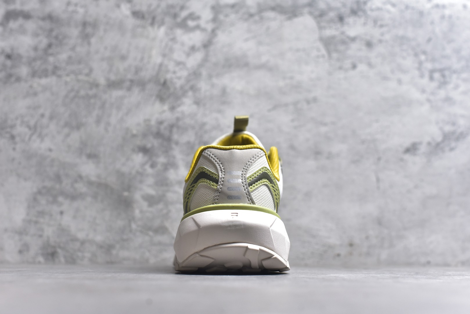 图片[5]-#FILA 斐乐经典百搭休闲防滑减震耐磨低帮运动鞋 传承了 FILA 的百年基因，融入年轻运动及潮流文化，成为引领变革、创新突破的一代。以“1+N” 的跨界合作模式重现经典的同时创造经典。带来最出其不意的跨界合作惊喜。同时，FILAFUSION把FILA 的 DNA 融入到定制体验里，你可以随心制造厲于你的产品。FILA FUSION 的鞋家族涵盖了老爹鞋、跑步鞋、网球鞋、季节款。风格复古新潮，满足了时尚人士出行及各类运动的搭配需求，成为当下年轻人筷拥的鞋类品牌之一。FILA FUSION 走进年轻人的世界，通过年轻人运动，街舞，滑板，篮球，展现 FILA FUSION 的潮流态度和年轻文化。FILA FUSION 认为末来属于引领变革、创新突破的年轻一代，让我们一起构成 FILA 未来的蓝图吧！尺码：35.5 36 36.5 37.5 38 38.5 39 40-选品中心