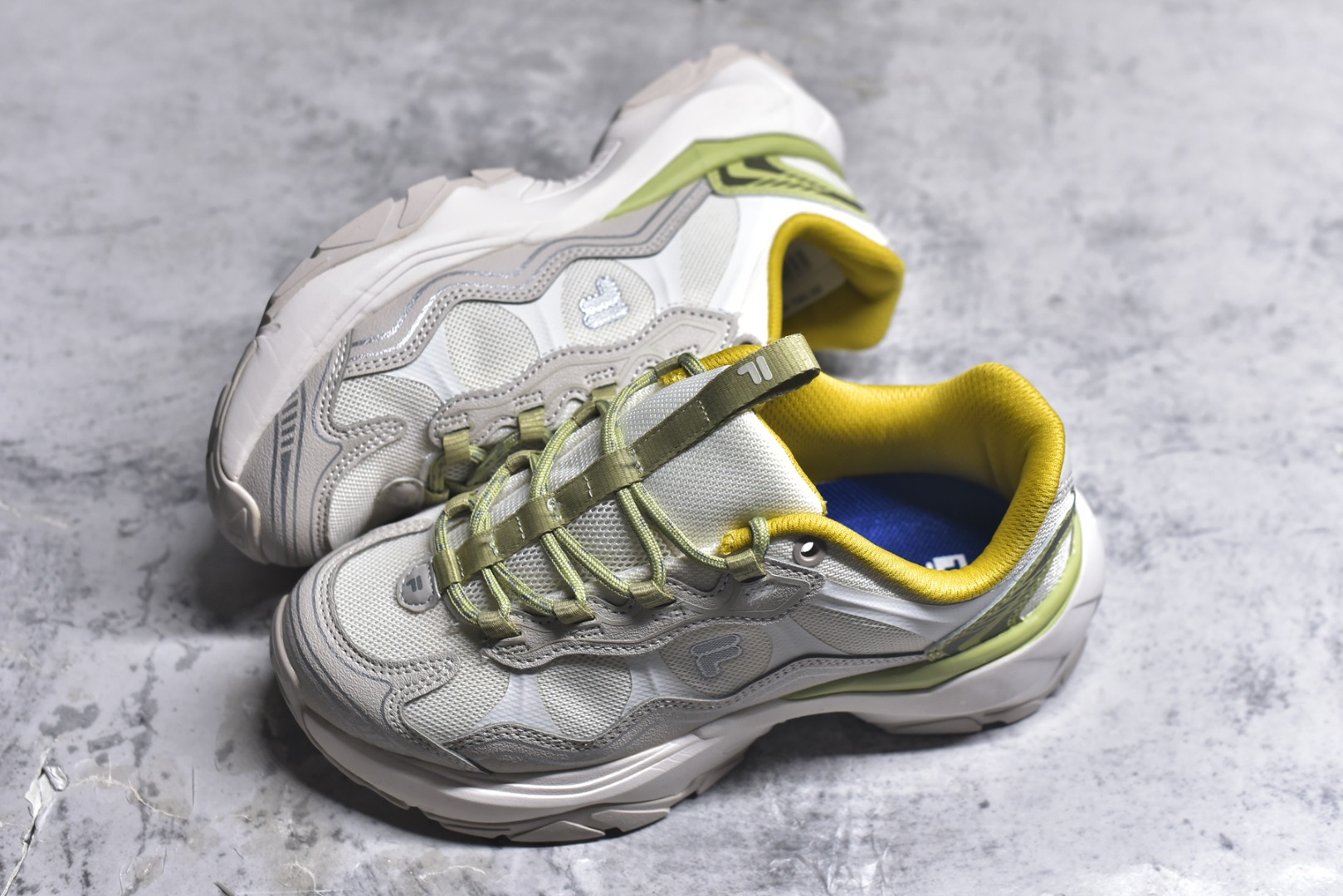 图片[7]-#FILA 斐乐经典百搭休闲防滑减震耐磨低帮运动鞋 传承了 FILA 的百年基因，融入年轻运动及潮流文化，成为引领变革、创新突破的一代。以“1+N” 的跨界合作模式重现经典的同时创造经典。带来最出其不意的跨界合作惊喜。同时，FILAFUSION把FILA 的 DNA 融入到定制体验里，你可以随心制造厲于你的产品。FILA FUSION 的鞋家族涵盖了老爹鞋、跑步鞋、网球鞋、季节款。风格复古新潮，满足了时尚人士出行及各类运动的搭配需求，成为当下年轻人筷拥的鞋类品牌之一。FILA FUSION 走进年轻人的世界，通过年轻人运动，街舞，滑板，篮球，展现 FILA FUSION 的潮流态度和年轻文化。FILA FUSION 认为末来属于引领变革、创新突破的年轻一代，让我们一起构成 FILA 未来的蓝图吧！尺码：35.5 36 36.5 37.5 38 38.5 39 40-选品中心