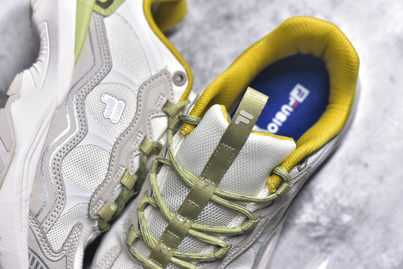 图片[9]-#FILA 斐乐经典百搭休闲防滑减震耐磨低帮运动鞋 传承了 FILA 的百年基因，融入年轻运动及潮流文化，成为引领变革、创新突破的一代。以“1+N” 的跨界合作模式重现经典的同时创造经典。带来最出其不意的跨界合作惊喜。同时，FILAFUSION把FILA 的 DNA 融入到定制体验里，你可以随心制造厲于你的产品。FILA FUSION 的鞋家族涵盖了老爹鞋、跑步鞋、网球鞋、季节款。风格复古新潮，满足了时尚人士出行及各类运动的搭配需求，成为当下年轻人筷拥的鞋类品牌之一。FILA FUSION 走进年轻人的世界，通过年轻人运动，街舞，滑板，篮球，展现 FILA FUSION 的潮流态度和年轻文化。FILA FUSION 认为末来属于引领变革、创新突破的年轻一代，让我们一起构成 FILA 未来的蓝图吧！尺码：35.5 36 36.5 37.5 38 38.5 39 40-选品中心