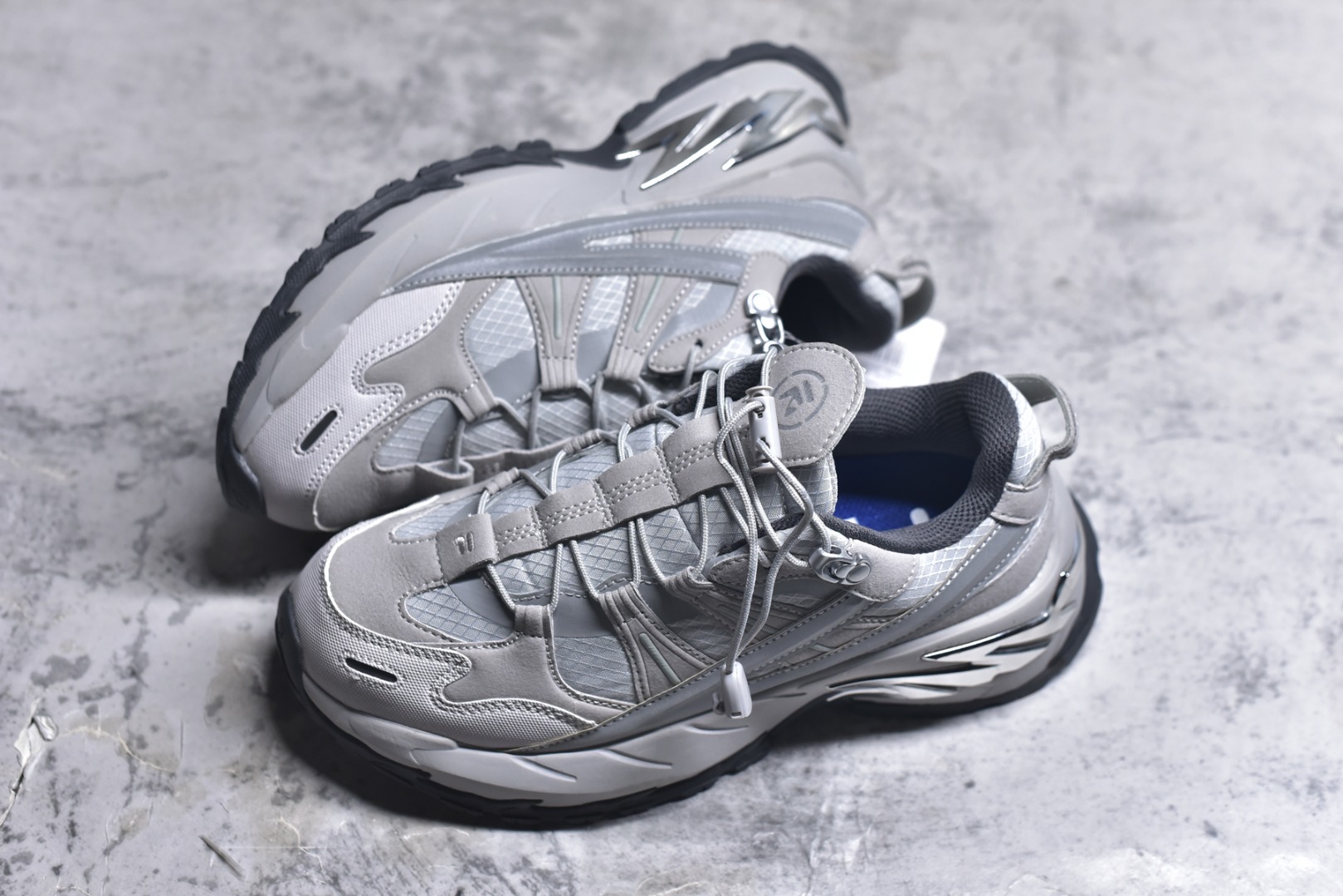 图片[7]-#FILA 斐乐经典百搭休闲防滑减震耐磨低帮运动鞋 传承了 FILA 的百年基因，融入年轻运动及潮流文化，成为引领变革、创新突破的一代。以“1+N” 的跨界合作模式重现经典的同时创造经典。带来最出其不意的跨界合作惊喜。同时，FILAFUSION把FILA 的 DNA 融入到定制体验里，你可以随心制造厲于你的产品。FILA FUSION 的鞋家族涵盖了老爹鞋、跑步鞋、网球鞋、季节款。风格复古新潮，满足了时尚人士出行及各类运动的搭配需求，成为当下年轻人筷拥的鞋类品牌之一。FILA FUSION 走进年轻人的世界，通过年轻人运动，街舞，滑板，篮球，展现 FILA FUSION 的潮流态度和年轻文化。FILA FUSION 认为末来属于引领变革、创新突破的年轻一代，让我们一起构成 FILA 未来的蓝图吧！尺码：35.5 36 36.5 37.5 38 38.5 39 40-选品中心