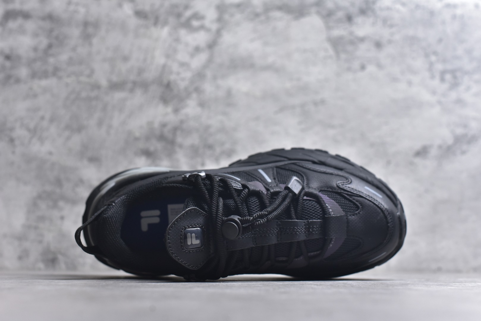 图片[4]-#FILA 斐乐经典百搭休闲防滑减震耐磨低帮运动鞋 传承了 FILA 的百年基因，融入年轻运动及潮流文化，成为引领变革、创新突破的一代。以“1+N” 的跨界合作模式重现经典的同时创造经典。带来最出其不意的跨界合作惊喜。同时，FILAFUSION把FILA 的 DNA 融入到定制体验里，你可以随心制造厲于你的产品。FILA FUSION 的鞋家族涵盖了老爹鞋、跑步鞋、网球鞋、季节款。风格复古新潮，满足了时尚人士出行及各类运动的搭配需求，成为当下年轻人筷拥的鞋类品牌之一。FILA FUSION 走进年轻人的世界，通过年轻人运动，街舞，滑板，篮球，展现 FILA FUSION 的潮流态度和年轻文化。FILA FUSION 认为末来属于引领变革、创新突破的年轻一代，让我们一起构成 FILA 未来的蓝图吧！尺码：35.5 36 36.5 37.5 38 38.5 39 40-选品中心