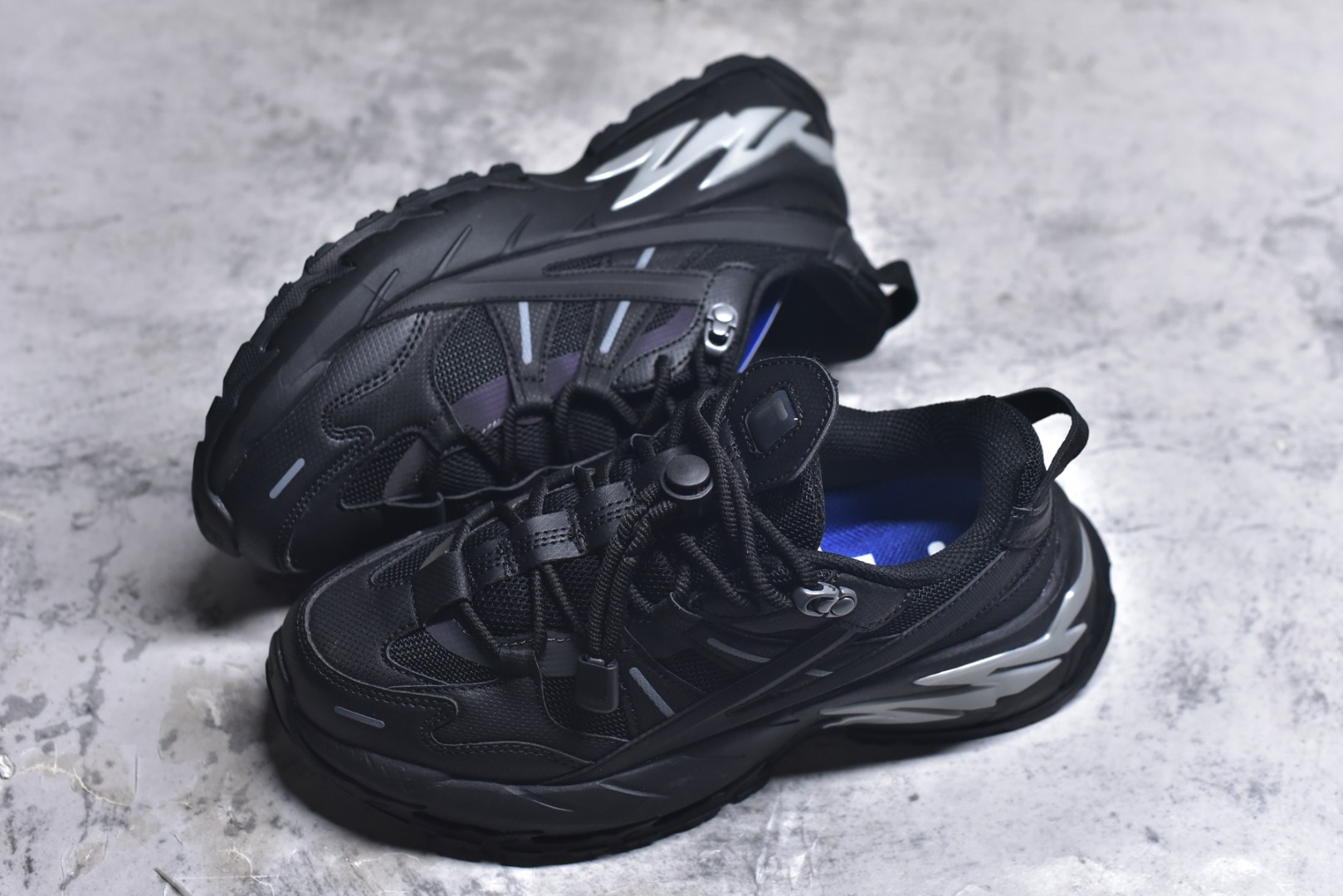 图片[7]-#FILA 斐乐经典百搭休闲防滑减震耐磨低帮运动鞋 传承了 FILA 的百年基因，融入年轻运动及潮流文化，成为引领变革、创新突破的一代。以“1+N” 的跨界合作模式重现经典的同时创造经典。带来最出其不意的跨界合作惊喜。同时，FILAFUSION把FILA 的 DNA 融入到定制体验里，你可以随心制造厲于你的产品。FILA FUSION 的鞋家族涵盖了老爹鞋、跑步鞋、网球鞋、季节款。风格复古新潮，满足了时尚人士出行及各类运动的搭配需求，成为当下年轻人筷拥的鞋类品牌之一。FILA FUSION 走进年轻人的世界，通过年轻人运动，街舞，滑板，篮球，展现 FILA FUSION 的潮流态度和年轻文化。FILA FUSION 认为末来属于引领变革、创新突破的年轻一代，让我们一起构成 FILA 未来的蓝图吧！尺码：35.5 36 36.5 37.5 38 38.5 39 40-选品中心