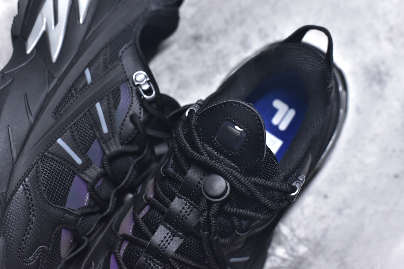 图片[9]-#FILA 斐乐经典百搭休闲防滑减震耐磨低帮运动鞋 传承了 FILA 的百年基因，融入年轻运动及潮流文化，成为引领变革、创新突破的一代。以“1+N” 的跨界合作模式重现经典的同时创造经典。带来最出其不意的跨界合作惊喜。同时，FILAFUSION把FILA 的 DNA 融入到定制体验里，你可以随心制造厲于你的产品。FILA FUSION 的鞋家族涵盖了老爹鞋、跑步鞋、网球鞋、季节款。风格复古新潮，满足了时尚人士出行及各类运动的搭配需求，成为当下年轻人筷拥的鞋类品牌之一。FILA FUSION 走进年轻人的世界，通过年轻人运动，街舞，滑板，篮球，展现 FILA FUSION 的潮流态度和年轻文化。FILA FUSION 认为末来属于引领变革、创新突破的年轻一代，让我们一起构成 FILA 未来的蓝图吧！尺码：35.5 36 36.5 37.5 38 38.5 39 40-选品中心