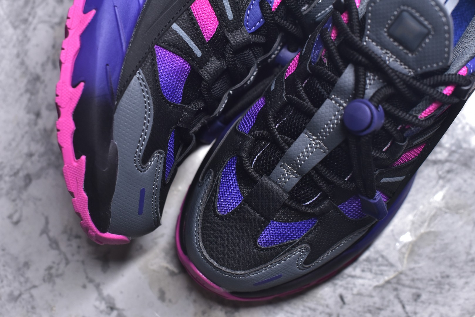 图片[8]-#FILA 斐乐经典百搭休闲防滑减震耐磨低帮运动鞋 传承了 FILA 的百年基因，融入年轻运动及潮流文化，成为引领变革、创新突破的一代。以“1+N” 的跨界合作模式重现经典的同时创造经典。带来最出其不意的跨界合作惊喜。同时，FILAFUSION把FILA 的 DNA 融入到定制体验里，你可以随心制造厲于你的产品。FILA FUSION 的鞋家族涵盖了老爹鞋、跑步鞋、网球鞋、季节款。风格复古新潮，满足了时尚人士出行及各类运动的搭配需求，成为当下年轻人筷拥的鞋类品牌之一。FILA FUSION 走进年轻人的世界，通过年轻人运动，街舞，滑板，篮球，展现 FILA FUSION 的潮流态度和年轻文化。FILA FUSION 认为末来属于引领变革、创新突破的年轻一代，让我们一起构成 FILA 未来的蓝图吧！尺码：35.5 36 36.5 37.5 38 38.5 39 40-选品中心