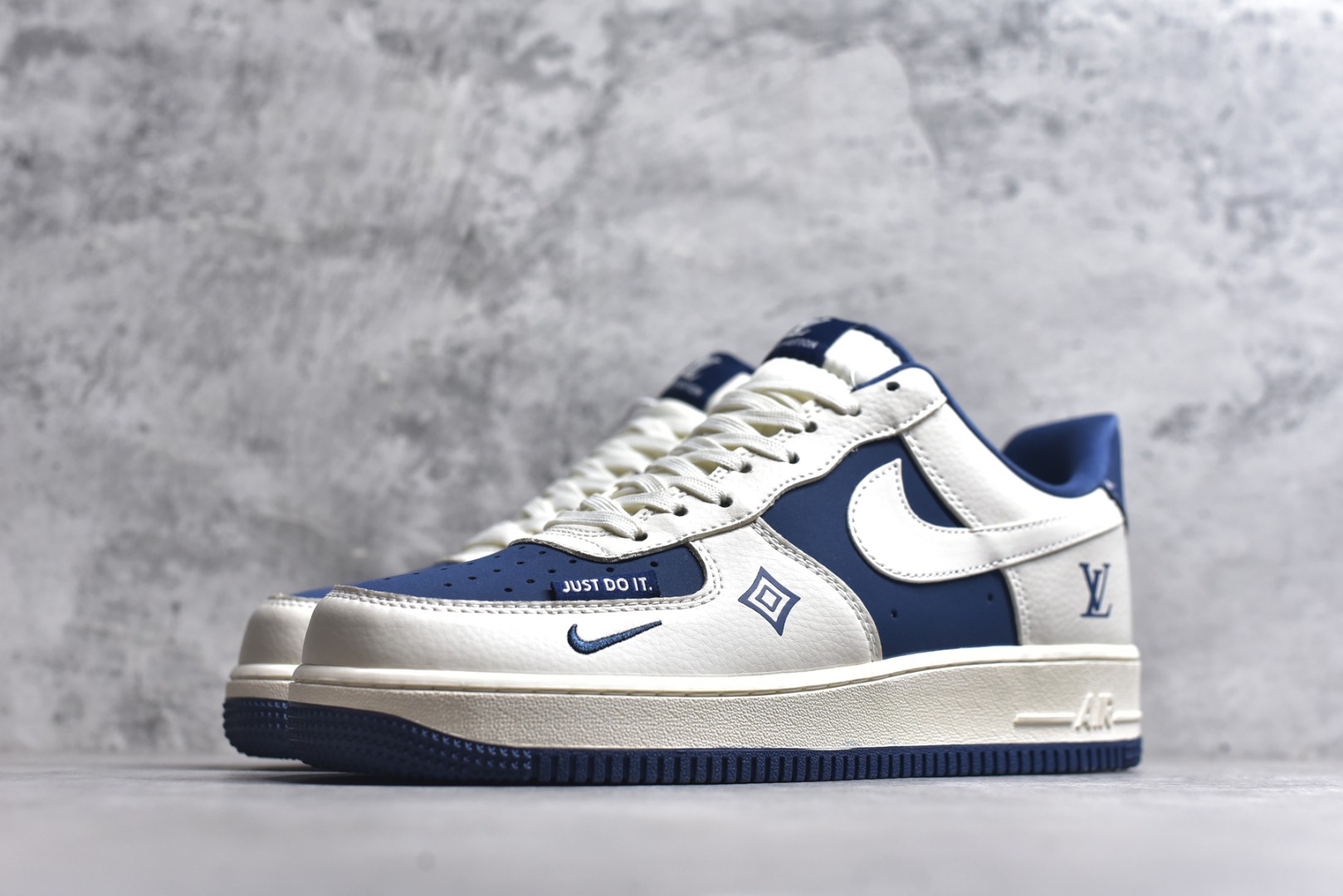 图片[2]-#海外限量发售！公司级NIke Air Force 1 \’07 Low 空军一号 低帮 运动鞋 休闲鞋 折边针车 工艺难度大 原楦头原纸板 原装鞋盒 定制五金配件 内置全掌气垫 原厂鞋底 货号：KK1988-084 尺码：36 36.5 37.5 38 38.5 39 40 40.5 41 42 42.5 43 44 44.5 45-选品中心