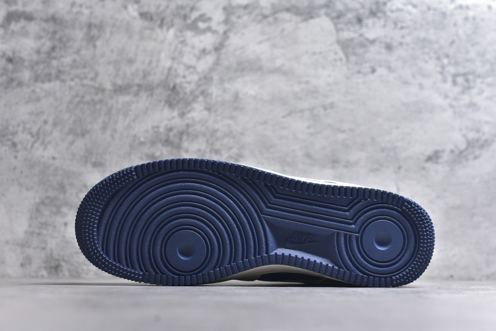 图片[6]-#海外限量发售！公司级NIke Air Force 1 \’07 Low 空军一号 低帮 运动鞋 休闲鞋 折边针车 工艺难度大 原楦头原纸板 原装鞋盒 定制五金配件 内置全掌气垫 原厂鞋底 货号：KK1988-084 尺码：36 36.5 37.5 38 38.5 39 40 40.5 41 42 42.5 43 44 44.5 45-选品中心