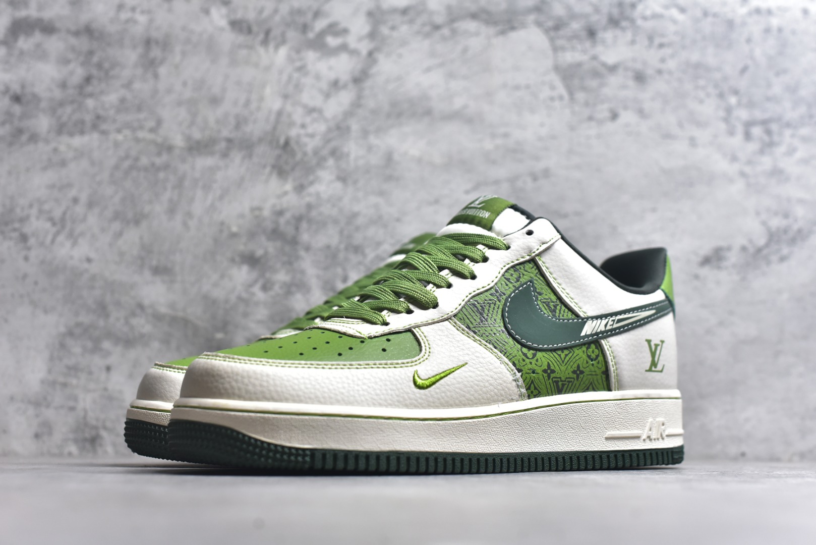 图片[2]-#海外限量发售！公司级NIke Air Force 1 \’07 Low “LV联名——松石绿”空军一号 低帮 运动鞋 休闲鞋 折边针车 工艺难度大 原楦头原纸板 原装鞋盒 定制五金配件 内置全掌气垫 原厂鞋底 货号：KK1988-086 尺码：36 36.5 37.5 38 38.5 39 40 40.5 41 42 42.5 43 44 44.5 45-选品中心