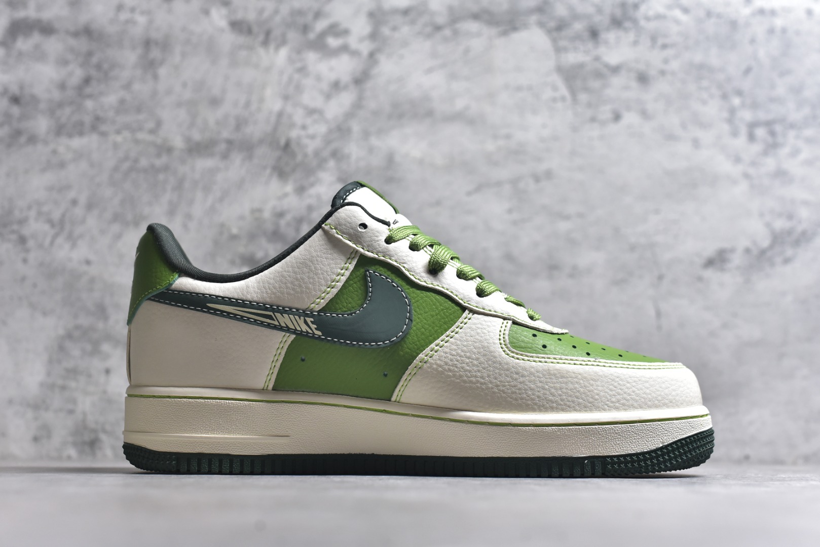 图片[3]-#海外限量发售！公司级NIke Air Force 1 \’07 Low “LV联名——松石绿”空军一号 低帮 运动鞋 休闲鞋 折边针车 工艺难度大 原楦头原纸板 原装鞋盒 定制五金配件 内置全掌气垫 原厂鞋底 货号：KK1988-086 尺码：36 36.5 37.5 38 38.5 39 40 40.5 41 42 42.5 43 44 44.5 45-选品中心