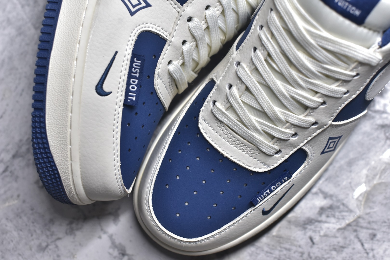 图片[8]-#海外限量发售！公司级NIke Air Force 1 \’07 Low 空军一号 低帮 运动鞋 休闲鞋 折边针车 工艺难度大 原楦头原纸板 原装鞋盒 定制五金配件 内置全掌气垫 原厂鞋底 货号：KK1988-084 尺码：36 36.5 37.5 38 38.5 39 40 40.5 41 42 42.5 43 44 44.5 45-选品中心