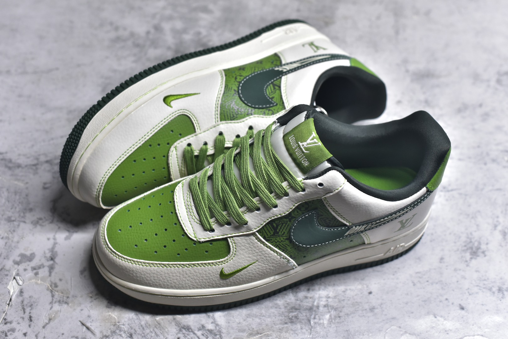 图片[7]-#海外限量发售！公司级NIke Air Force 1 \’07 Low “LV联名——松石绿”空军一号 低帮 运动鞋 休闲鞋 折边针车 工艺难度大 原楦头原纸板 原装鞋盒 定制五金配件 内置全掌气垫 原厂鞋底 货号：KK1988-086 尺码：36 36.5 37.5 38 38.5 39 40 40.5 41 42 42.5 43 44 44.5 45-选品中心