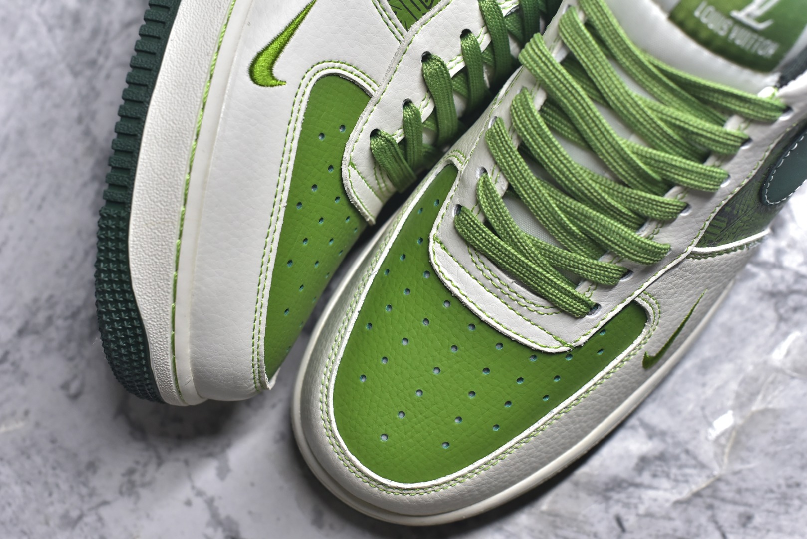图片[8]-#海外限量发售！公司级NIke Air Force 1 \’07 Low “LV联名——松石绿”空军一号 低帮 运动鞋 休闲鞋 折边针车 工艺难度大 原楦头原纸板 原装鞋盒 定制五金配件 内置全掌气垫 原厂鞋底 货号：KK1988-086 尺码：36 36.5 37.5 38 38.5 39 40 40.5 41 42 42.5 43 44 44.5 45-选品中心