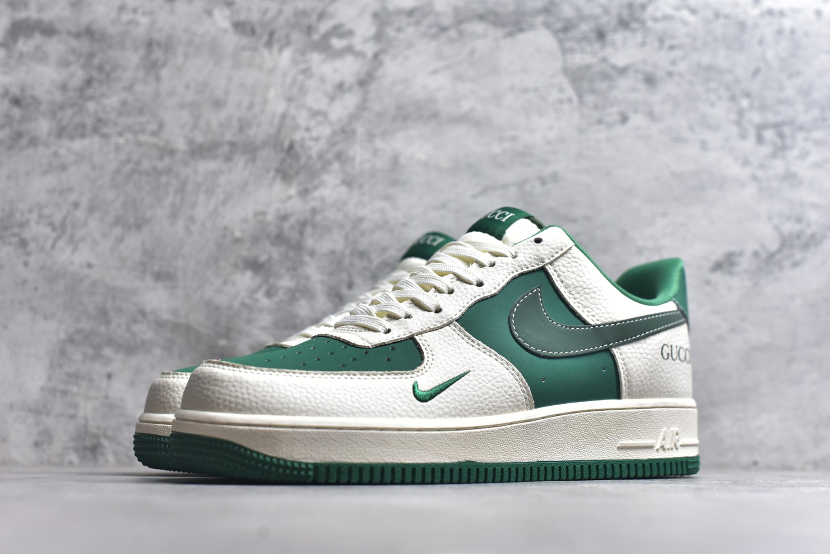 图片[2]-#海外限量发售！公司级NIke Air Force 1 \’07 Low “古驰联名——米绿底”空军一号 低帮 运动鞋 休闲鞋 折边针车 工艺难度大 原楦头原纸板 原装鞋盒 定制五金配件 内置全掌气垫 原厂鞋底 货号：KK1988-083 尺码：36 36.5 37.5 38 38.5 39 40 40.5 41 42 42.5 43 44 44.5 45-选品中心