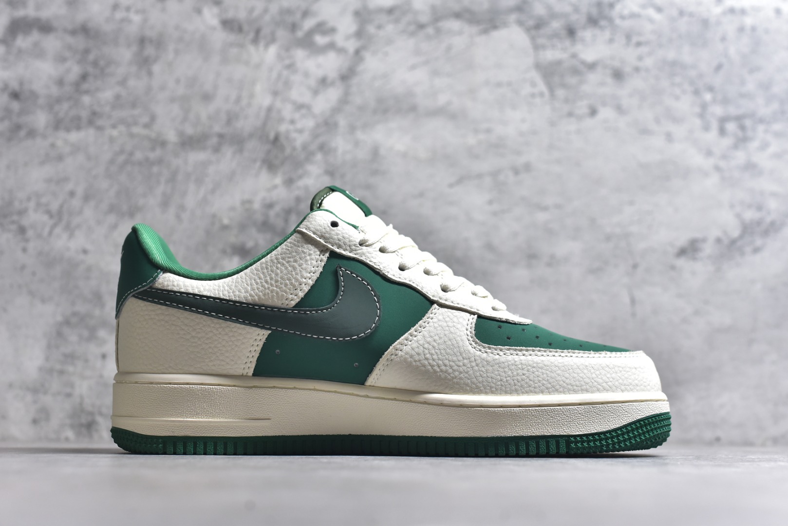 图片[3]-#海外限量发售！公司级NIke Air Force 1 \’07 Low “古驰联名——米绿底”空军一号 低帮 运动鞋 休闲鞋 折边针车 工艺难度大 原楦头原纸板 原装鞋盒 定制五金配件 内置全掌气垫 原厂鞋底 货号：KK1988-083 尺码：36 36.5 37.5 38 38.5 39 40 40.5 41 42 42.5 43 44 44.5 45-选品中心