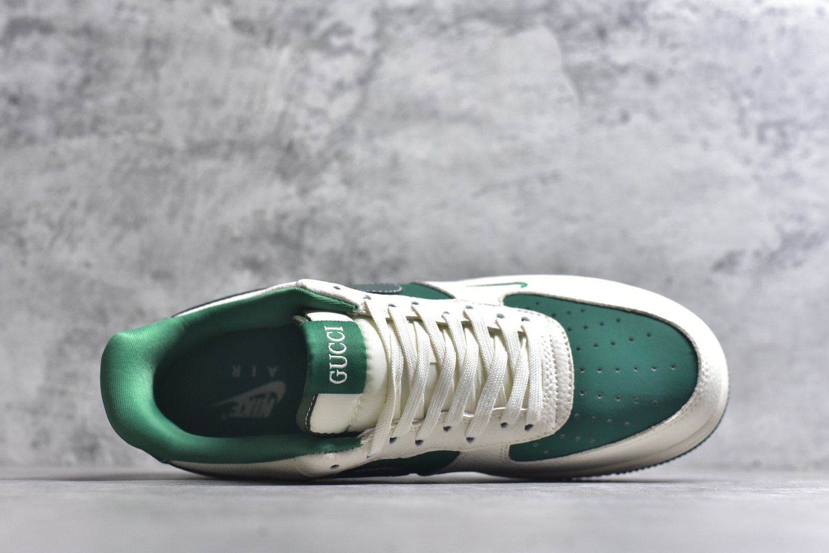 图片[4]-#海外限量发售！公司级NIke Air Force 1 \’07 Low “古驰联名——米绿底”空军一号 低帮 运动鞋 休闲鞋 折边针车 工艺难度大 原楦头原纸板 原装鞋盒 定制五金配件 内置全掌气垫 原厂鞋底 货号：KK1988-083 尺码：36 36.5 37.5 38 38.5 39 40 40.5 41 42 42.5 43 44 44.5 45-选品中心