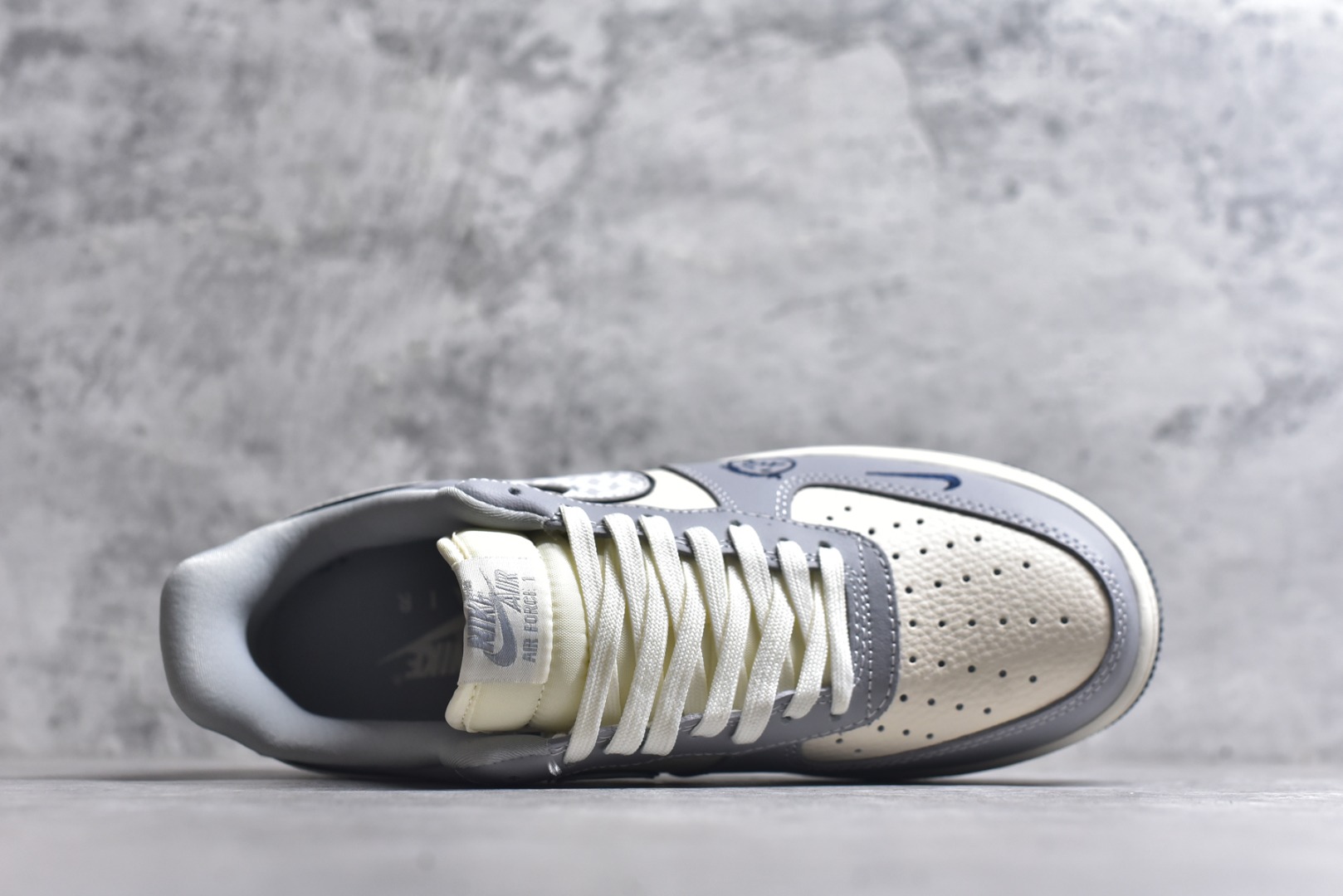 图片[4]-#海外限量发售！公司级NIke Air Force 1 \’07 Low “NIKE联名——灰蓝鬼脸”空军一号 低帮 运动鞋 休闲鞋 折边针车 工艺难度大 原楦头原纸板 原装鞋盒 定制五金配件 内置全掌气垫 原厂鞋底 货号：KK1988-077 尺码：36 36.5 37.5 38 38.5 39 40 40.5 41 42 42.5 43 44 44.5 45-选品中心