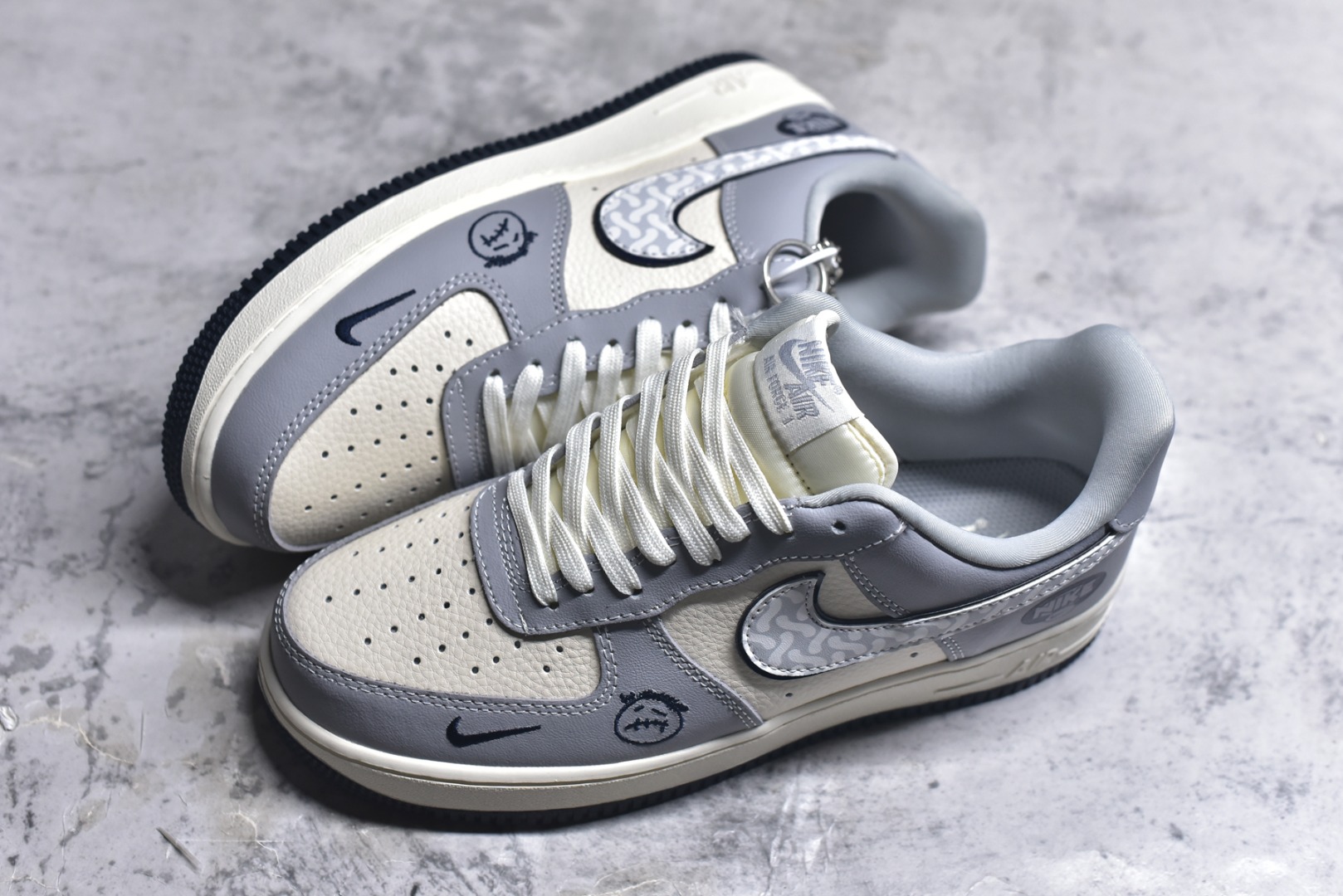 图片[7]-#海外限量发售！公司级NIke Air Force 1 \’07 Low “NIKE联名——灰蓝鬼脸”空军一号 低帮 运动鞋 休闲鞋 折边针车 工艺难度大 原楦头原纸板 原装鞋盒 定制五金配件 内置全掌气垫 原厂鞋底 货号：KK1988-077 尺码：36 36.5 37.5 38 38.5 39 40 40.5 41 42 42.5 43 44 44.5 45-选品中心