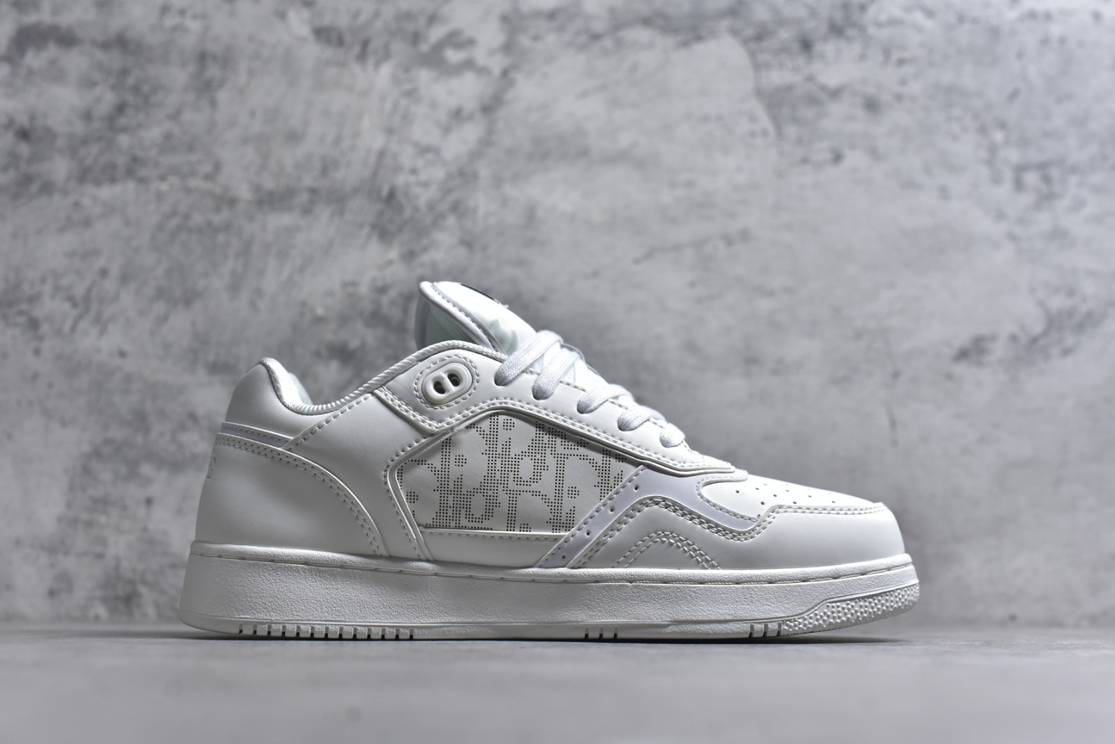 图片[3]-#DIOR B27 Low \’Dior Oblique Galaxy 迪奥 低帮 黑色 牛皮织物徽标印花低邦休闲板鞋 这款B27低帮运动鞋是该系列新品，延续Dior的经典款式。采用灰色光滑牛皮革精心制作，侧面饰以米色和黑色Obliquex印花镶片；\”CD Lcons\”造型的鞋带孔眼巧妙精致，双色橡胶鞋底、后侧鞋口和鞋跟处均带有品牌标志性细节，提升格调。时尚百搭，可为各式造型增光添彩。 货号：3SN272ZIR16536 尺码：38 39 40 41 42 43 44 45 46-选品中心