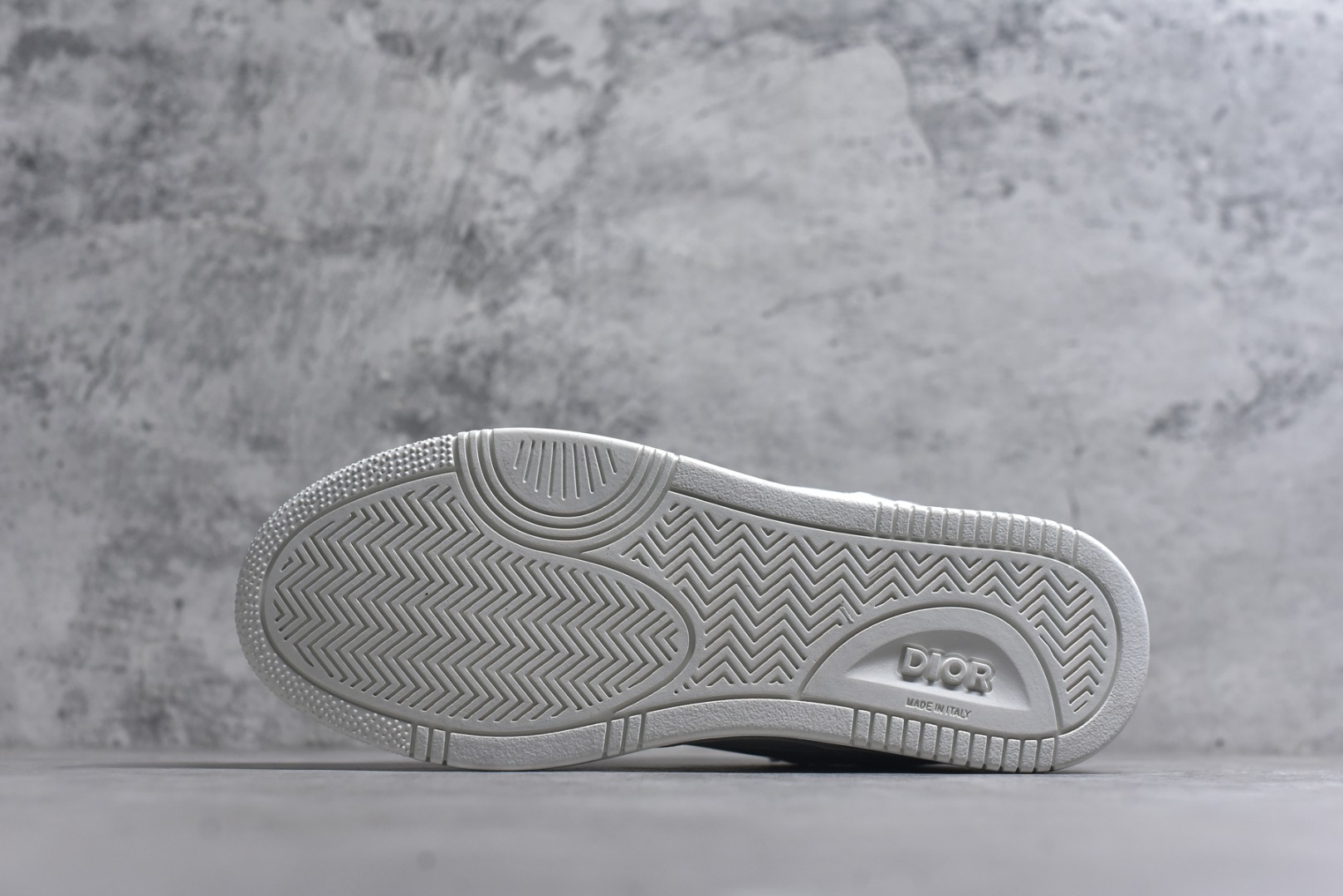 图片[6]-#DIOR B27 Low \’Dior Oblique Galaxy 迪奥 低帮 黑色 牛皮织物徽标印花低邦休闲板鞋 这款B27低帮运动鞋是该系列新品，延续Dior的经典款式。采用灰色光滑牛皮革精心制作，侧面饰以米色和黑色Obliquex印花镶片；\”CD Lcons\”造型的鞋带孔眼巧妙精致，双色橡胶鞋底、后侧鞋口和鞋跟处均带有品牌标志性细节，提升格调。时尚百搭，可为各式造型增光添彩。 货号：3SN272ZIR16536 尺码：38 39 40 41 42 43 44 45 46-选品中心