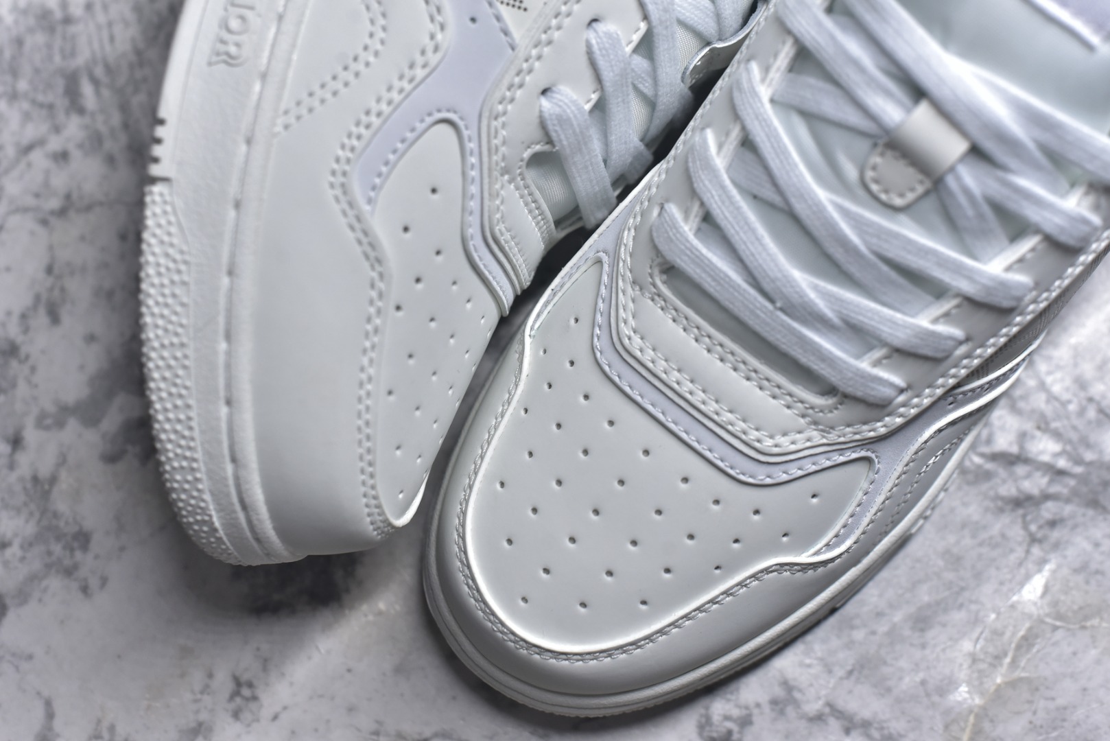 图片[8]-#DIOR B27 Low \’Dior Oblique Galaxy 迪奥 低帮 黑色 牛皮织物徽标印花低邦休闲板鞋 这款B27低帮运动鞋是该系列新品，延续Dior的经典款式。采用灰色光滑牛皮革精心制作，侧面饰以米色和黑色Obliquex印花镶片；\”CD Lcons\”造型的鞋带孔眼巧妙精致，双色橡胶鞋底、后侧鞋口和鞋跟处均带有品牌标志性细节，提升格调。时尚百搭，可为各式造型增光添彩。 货号：3SN272ZIR16536 尺码：38 39 40 41 42 43 44 45 46-选品中心