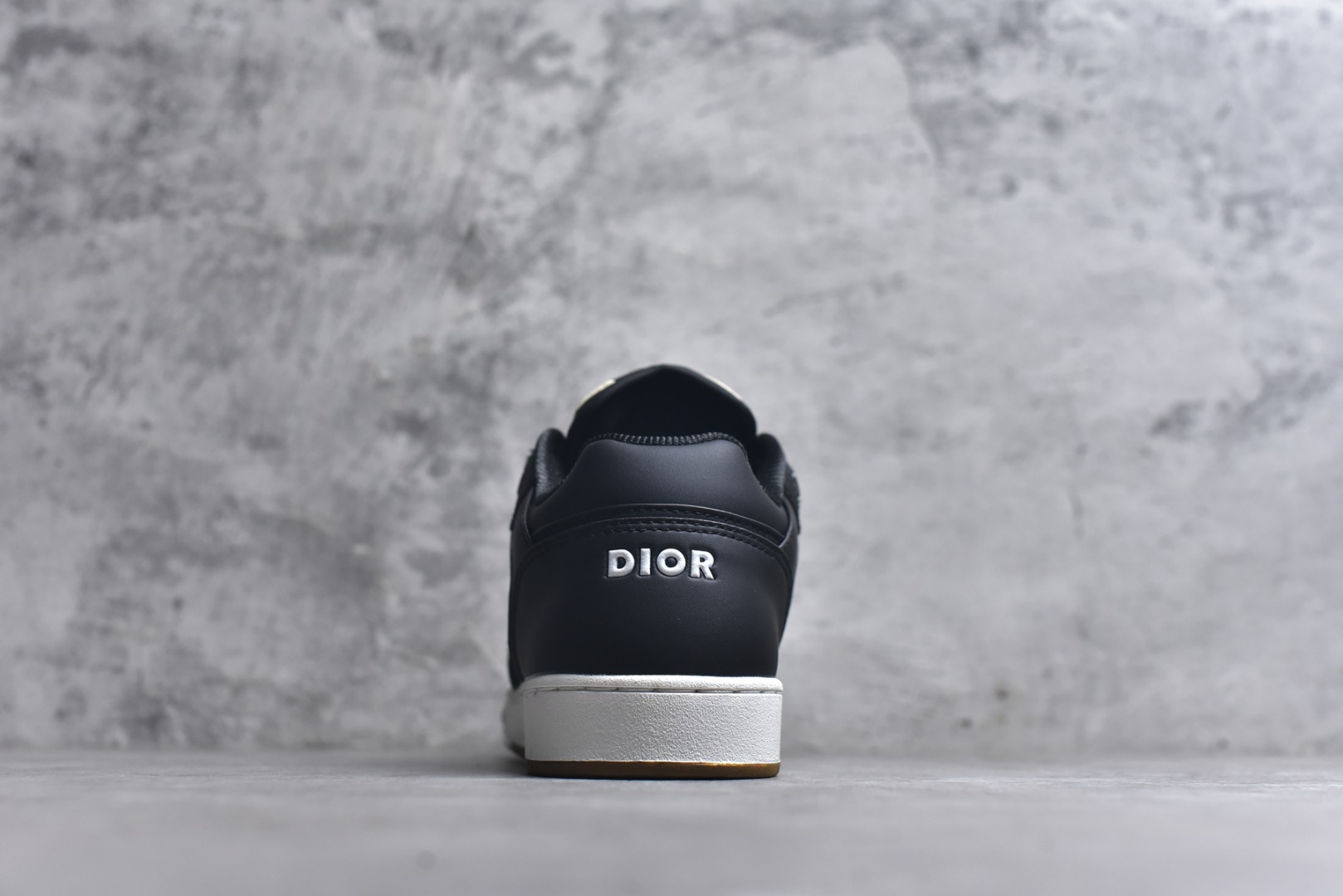 图片[5]-#DIOR B27 Low \’Dior Oblique Galaxy 迪奥 低帮 黑色 牛皮织物徽标印花低邦休闲板鞋 这款B27低帮运动鞋是该系列新品，延续Dior的经典款式。采用灰色光滑牛皮革精心制作，侧面饰以米色和黑色Obliquex印花镶片；\”CD Lcons\”造型的鞋带孔眼巧妙精致，双色橡胶鞋底、后侧鞋口和鞋跟处均带有品牌标志性细节，提升格调。时尚百搭，可为各式造型增光添彩。 货号：3SN272ZIR16536 尺码：38 39 40 41 42 43 44 45 46-选品中心