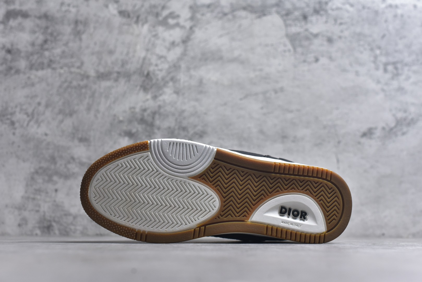 图片[6]-#DIOR B27 Low \’Dior Oblique Galaxy 迪奥 低帮 黑色 牛皮织物徽标印花低邦休闲板鞋 这款B27低帮运动鞋是该系列新品，延续Dior的经典款式。采用灰色光滑牛皮革精心制作，侧面饰以米色和黑色Obliquex印花镶片；\”CD Lcons\”造型的鞋带孔眼巧妙精致，双色橡胶鞋底、后侧鞋口和鞋跟处均带有品牌标志性细节，提升格调。时尚百搭，可为各式造型增光添彩。 货号：3SN272ZIR16536 尺码：38 39 40 41 42 43 44 45 46-选品中心