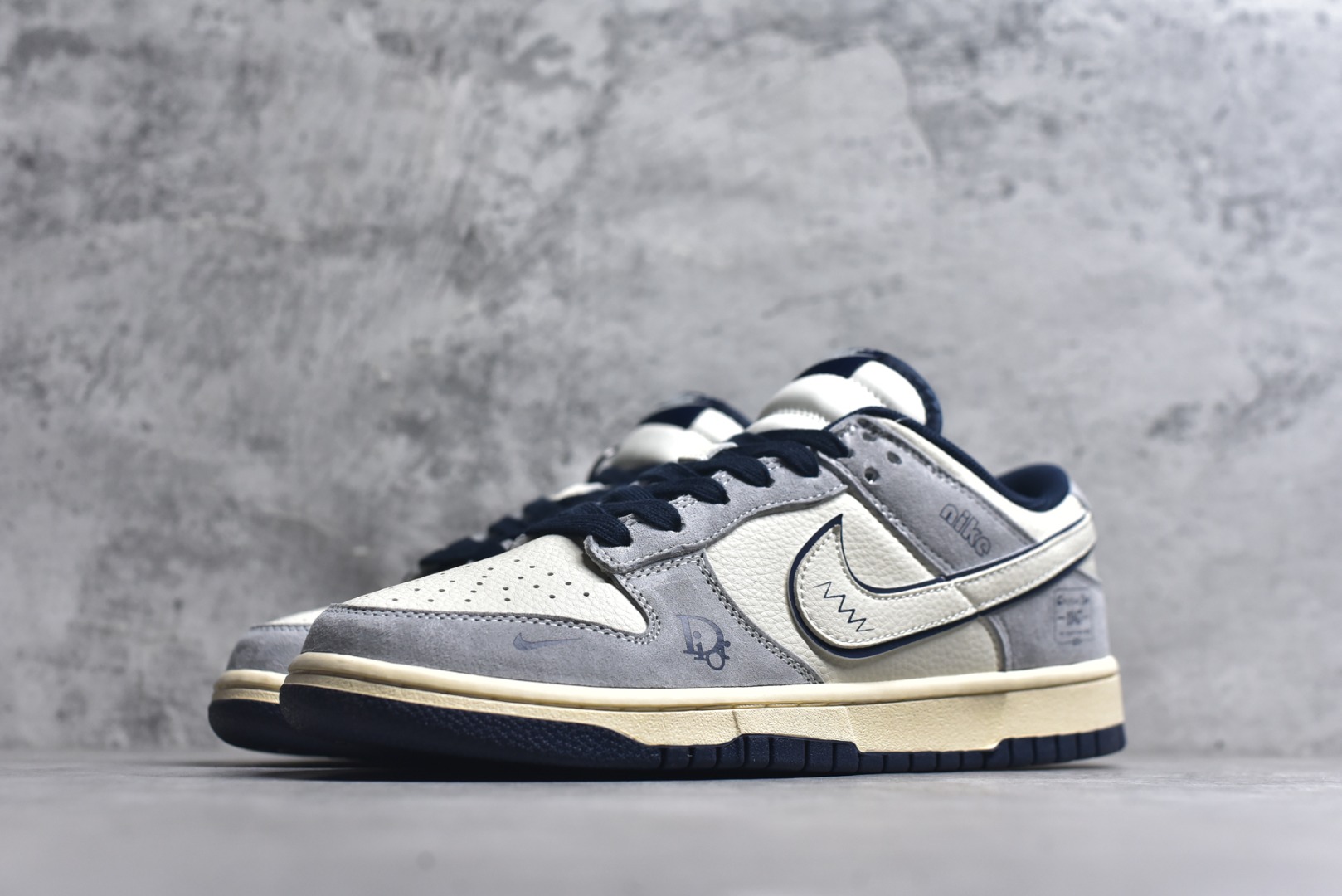 图片[2]-#海外爆款限量发售！Nike SB Dunk Low“ 迪奥联名—雾霾蓝” 周年高端定制 低帮休闲板鞋 定制鞋盒 大厂纯原品质出货 超高清洁度 皮料切割干净无任何毛边 细节完美 货号：DN3168-014 尺码：36 36.5 37.5 38 38.5 39 40 40.5 41 42 42.5 43 44 44.5 45-选品中心