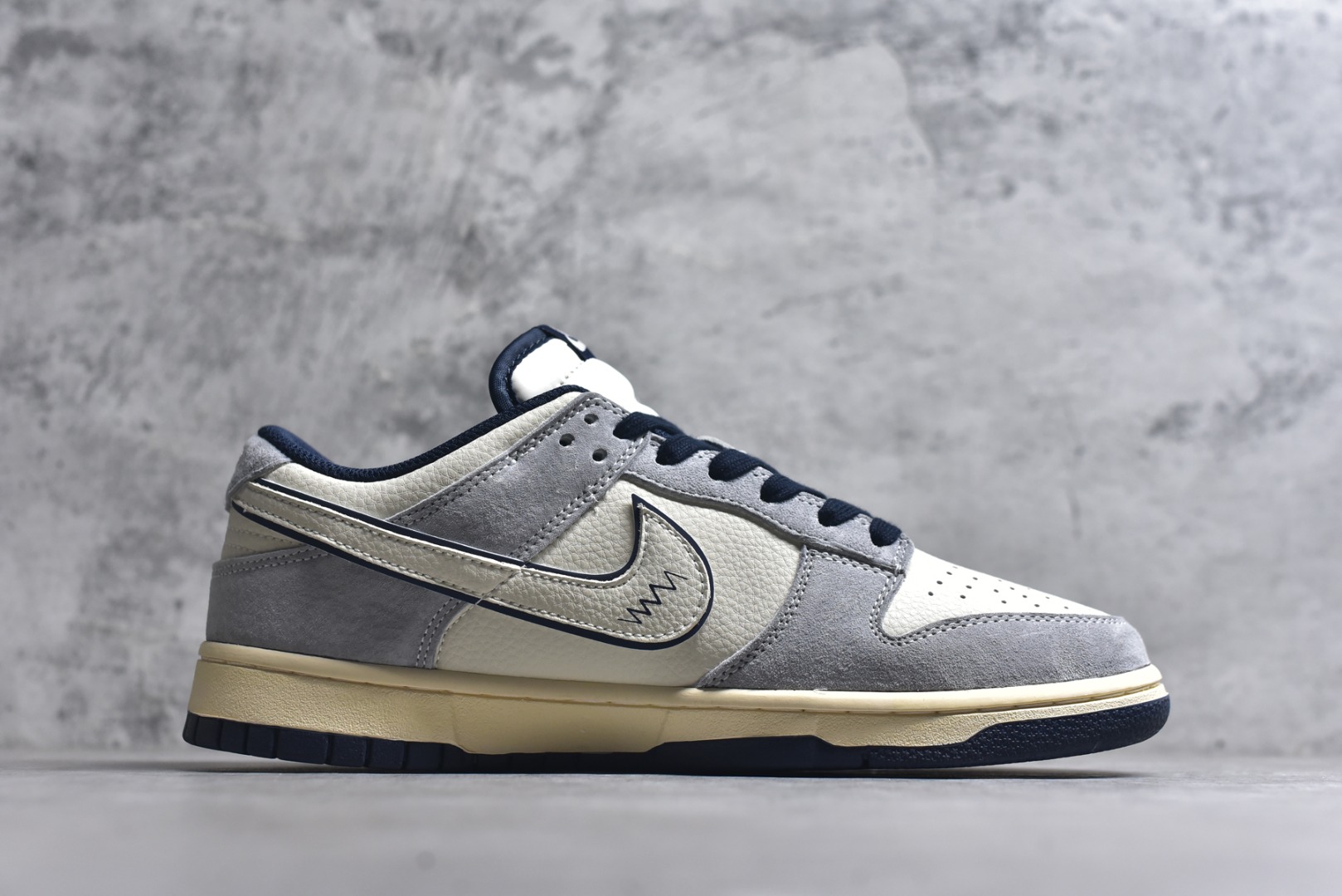 图片[3]-#海外爆款限量发售！Nike SB Dunk Low“ 迪奥联名—雾霾蓝” 周年高端定制 低帮休闲板鞋 定制鞋盒 大厂纯原品质出货 超高清洁度 皮料切割干净无任何毛边 细节完美 货号：DN3168-014 尺码：36 36.5 37.5 38 38.5 39 40 40.5 41 42 42.5 43 44 44.5 45-选品中心