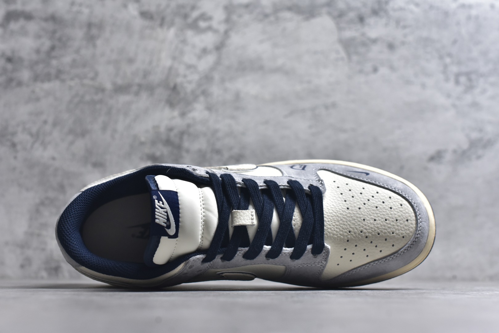 图片[4]-#海外爆款限量发售！Nike SB Dunk Low“ 迪奥联名—雾霾蓝” 周年高端定制 低帮休闲板鞋 定制鞋盒 大厂纯原品质出货 超高清洁度 皮料切割干净无任何毛边 细节完美 货号：DN3168-014 尺码：36 36.5 37.5 38 38.5 39 40 40.5 41 42 42.5 43 44 44.5 45-选品中心